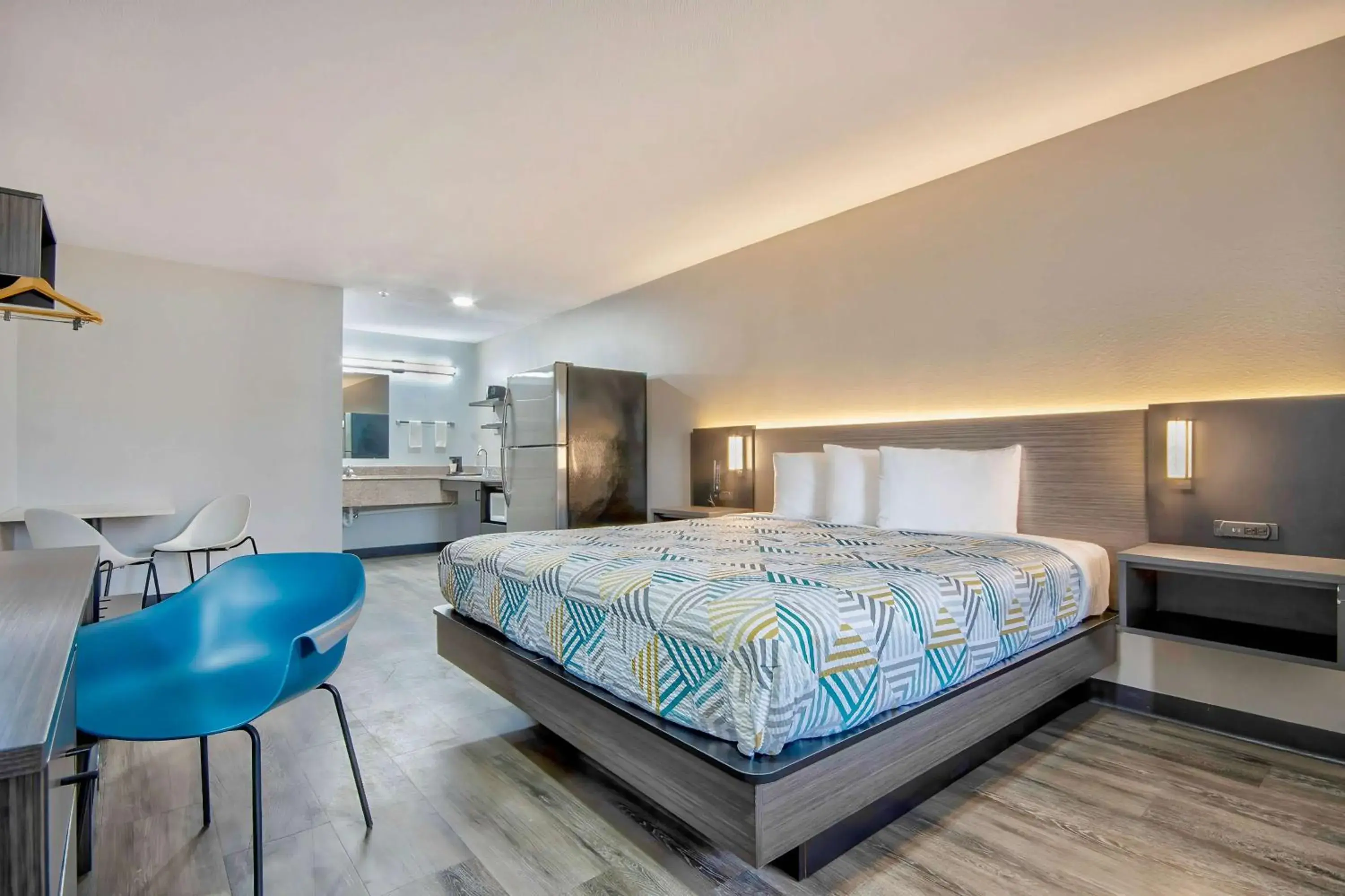 Bedroom, Bed in Studio 6 - Texas City, TX Bedroom, Bed in Studio 6 - Texas City, TX