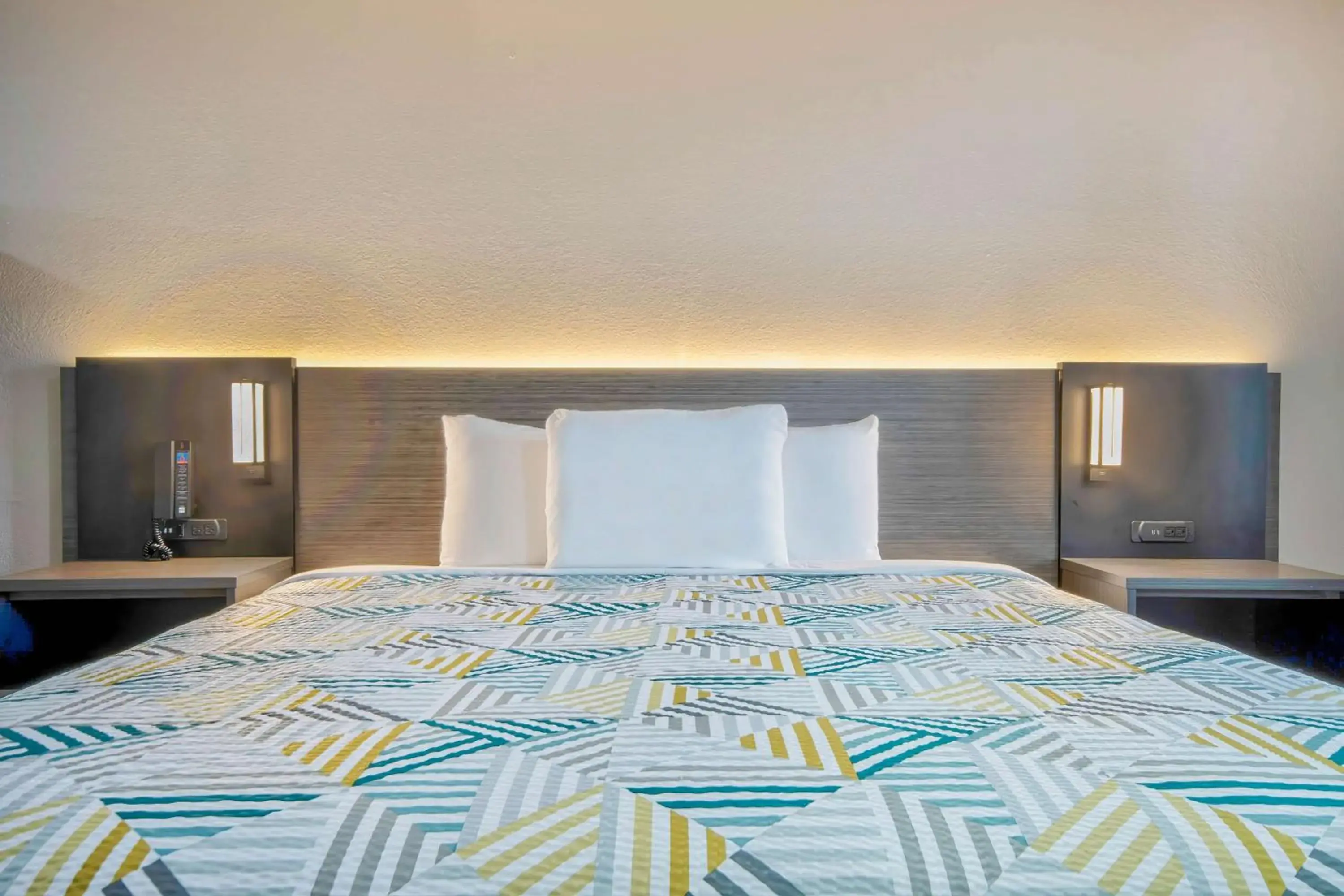 Bedroom, Bed in Studio 6 - Texas City, TX Bedroom, Bed in Studio 6 - Texas City, TX