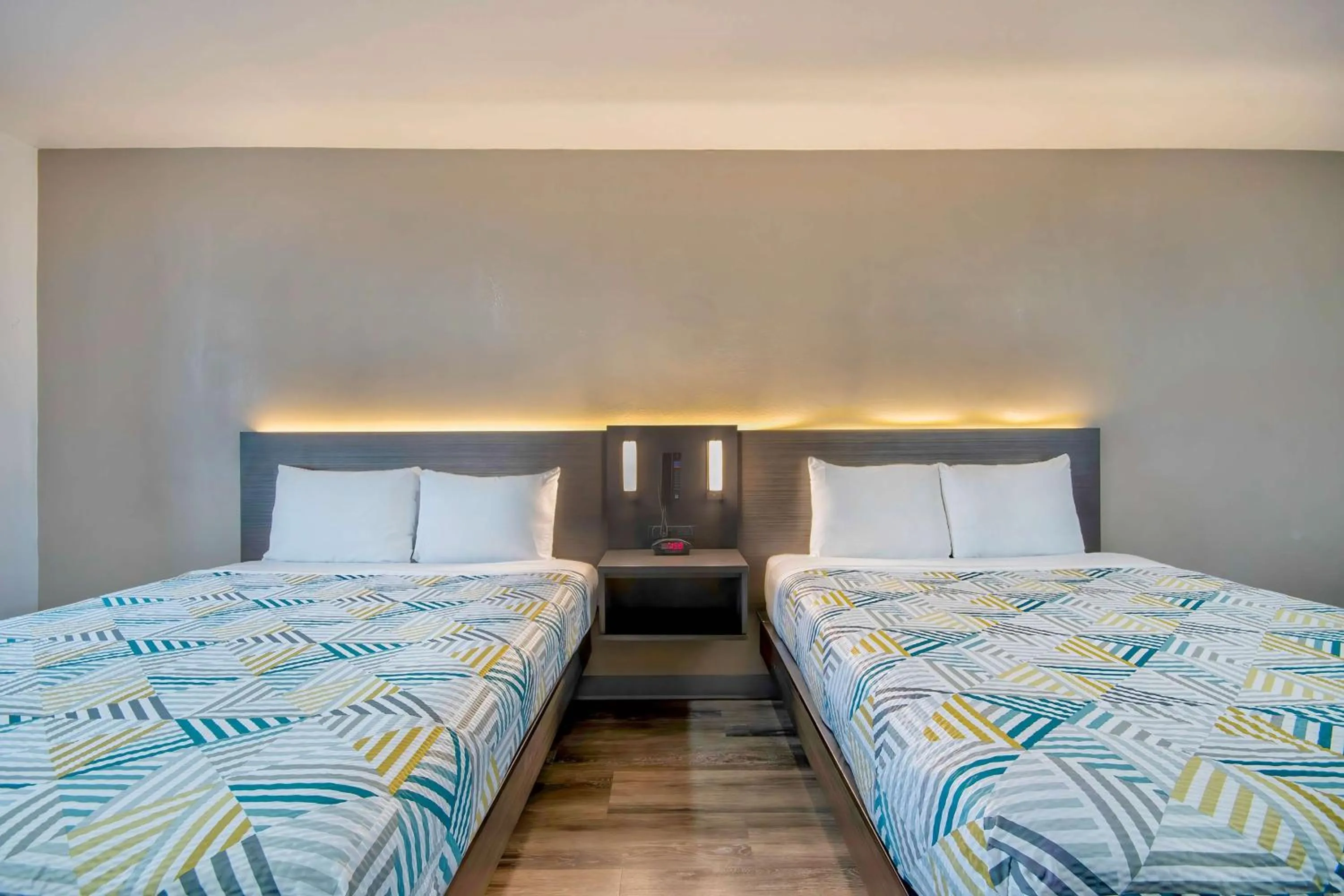 Bedroom, Bed in Studio 6 - Texas City, TX