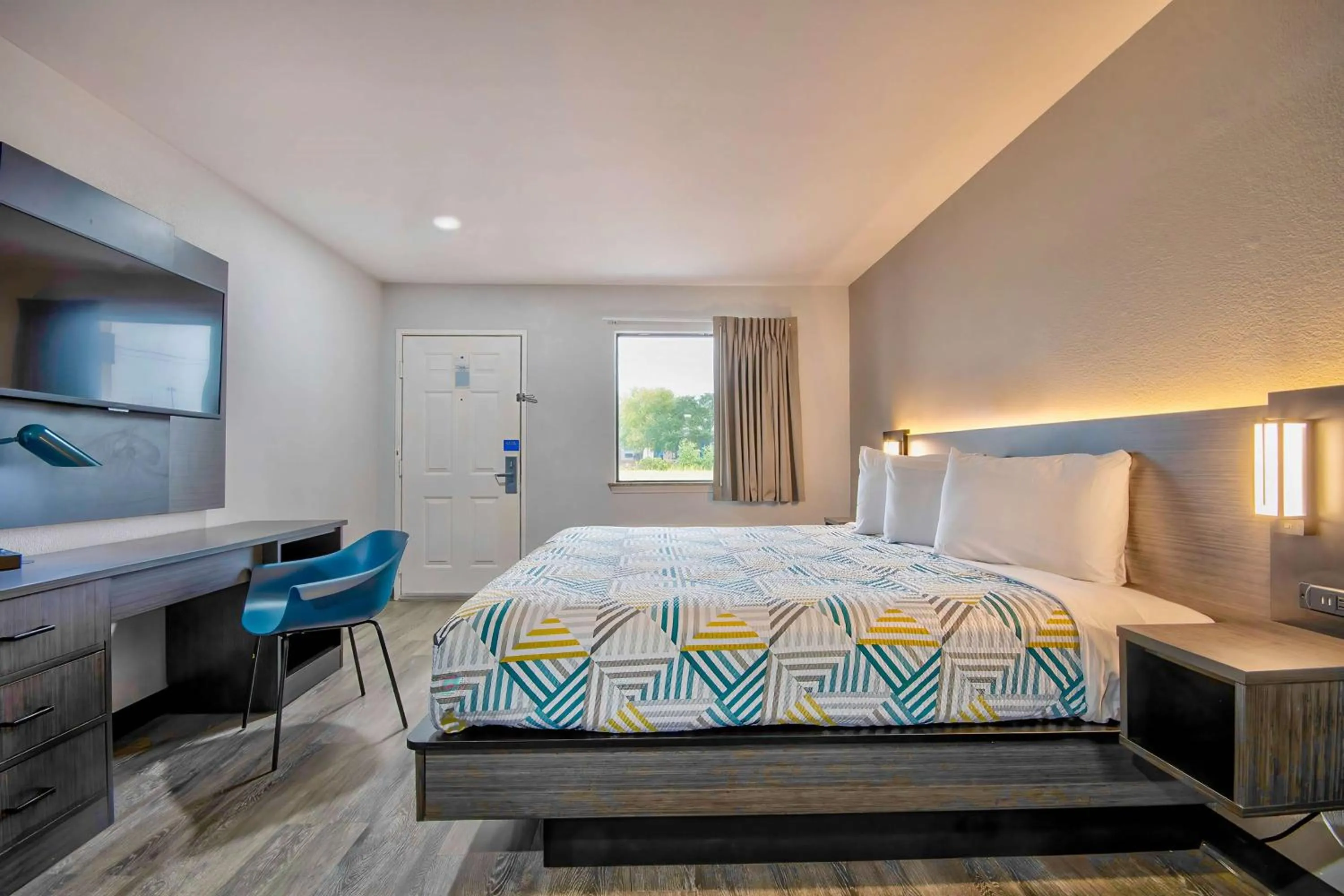 Bedroom, Bed in Studio 6 - Texas City, TX