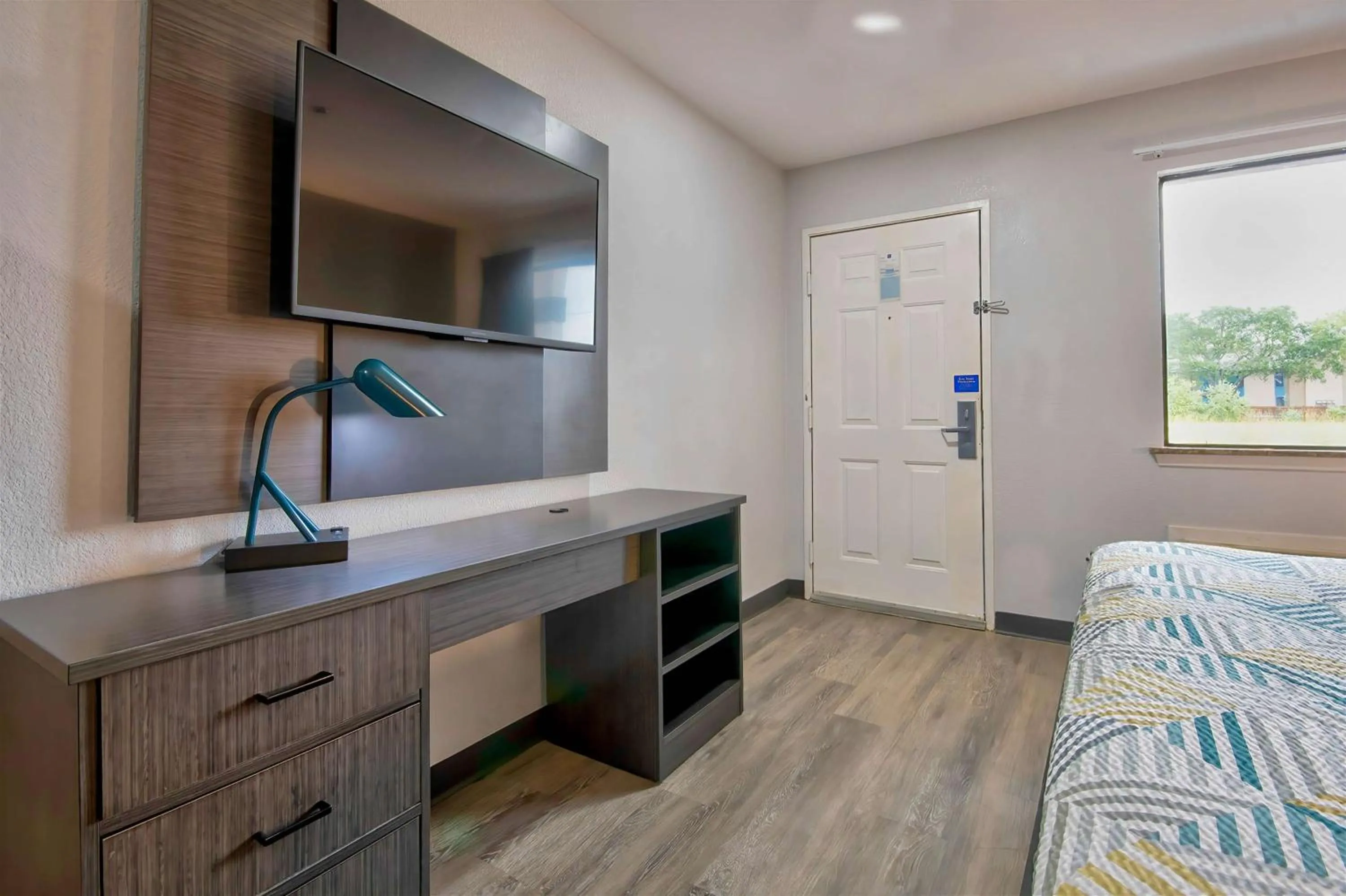 Bedroom, Bed in Studio 6 - Texas City, TX