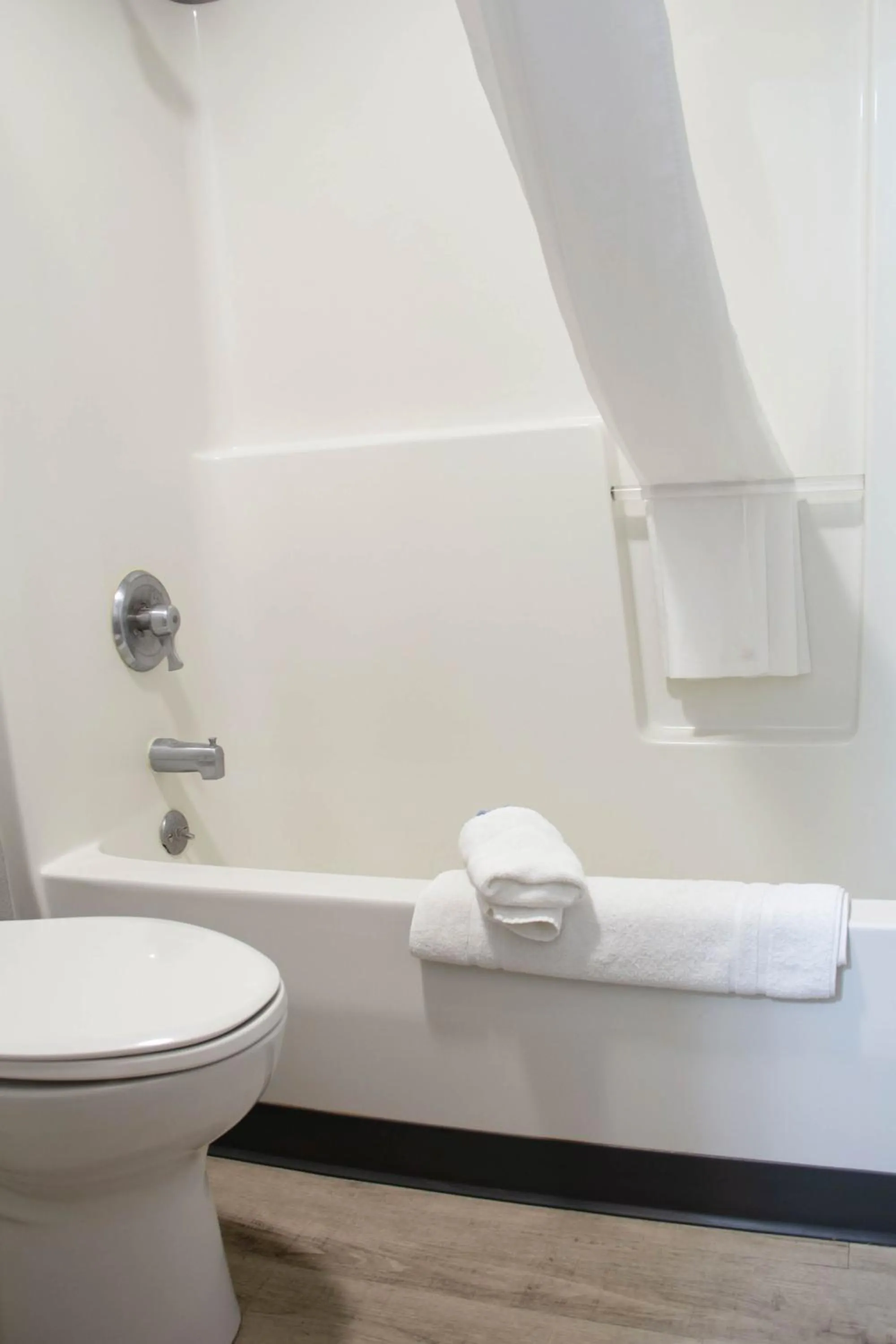 Bath in New Victorian Inn & Suites-Norfolk