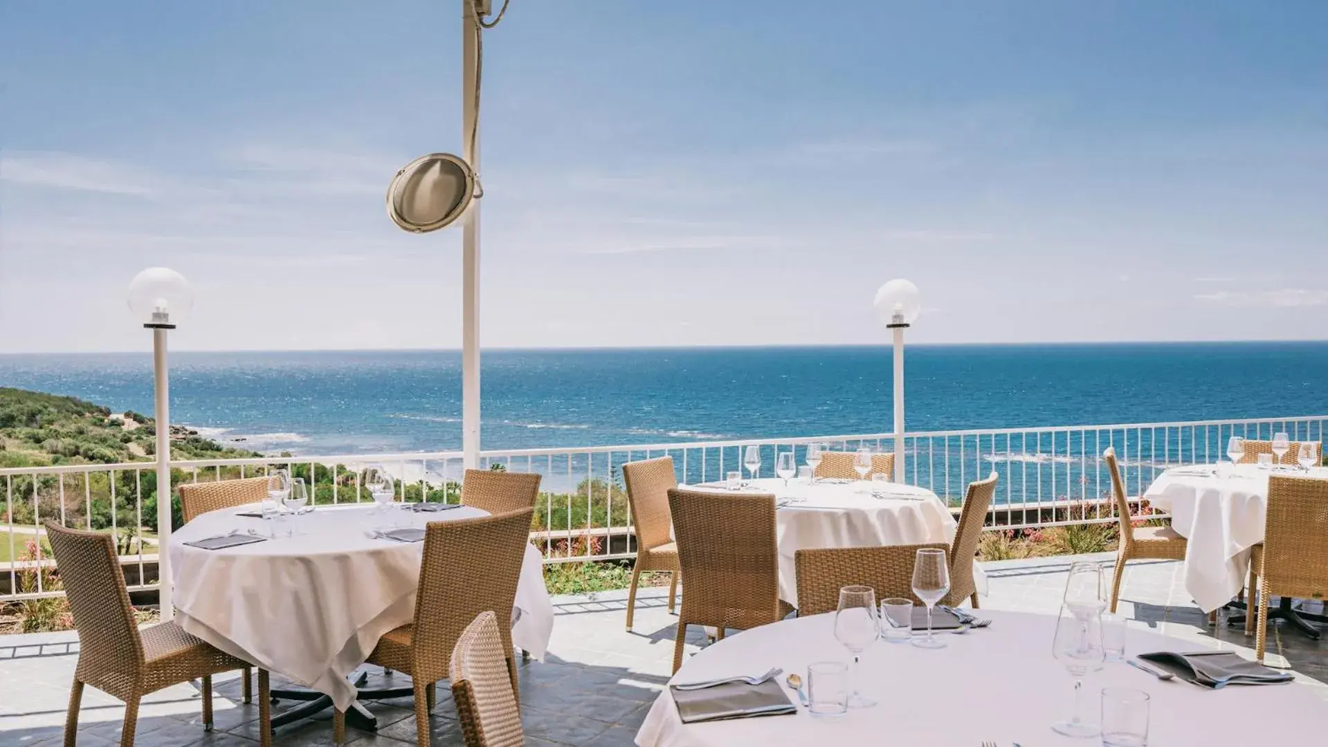 Restaurant/Places to Eat in Cala Regina Sea View Resort