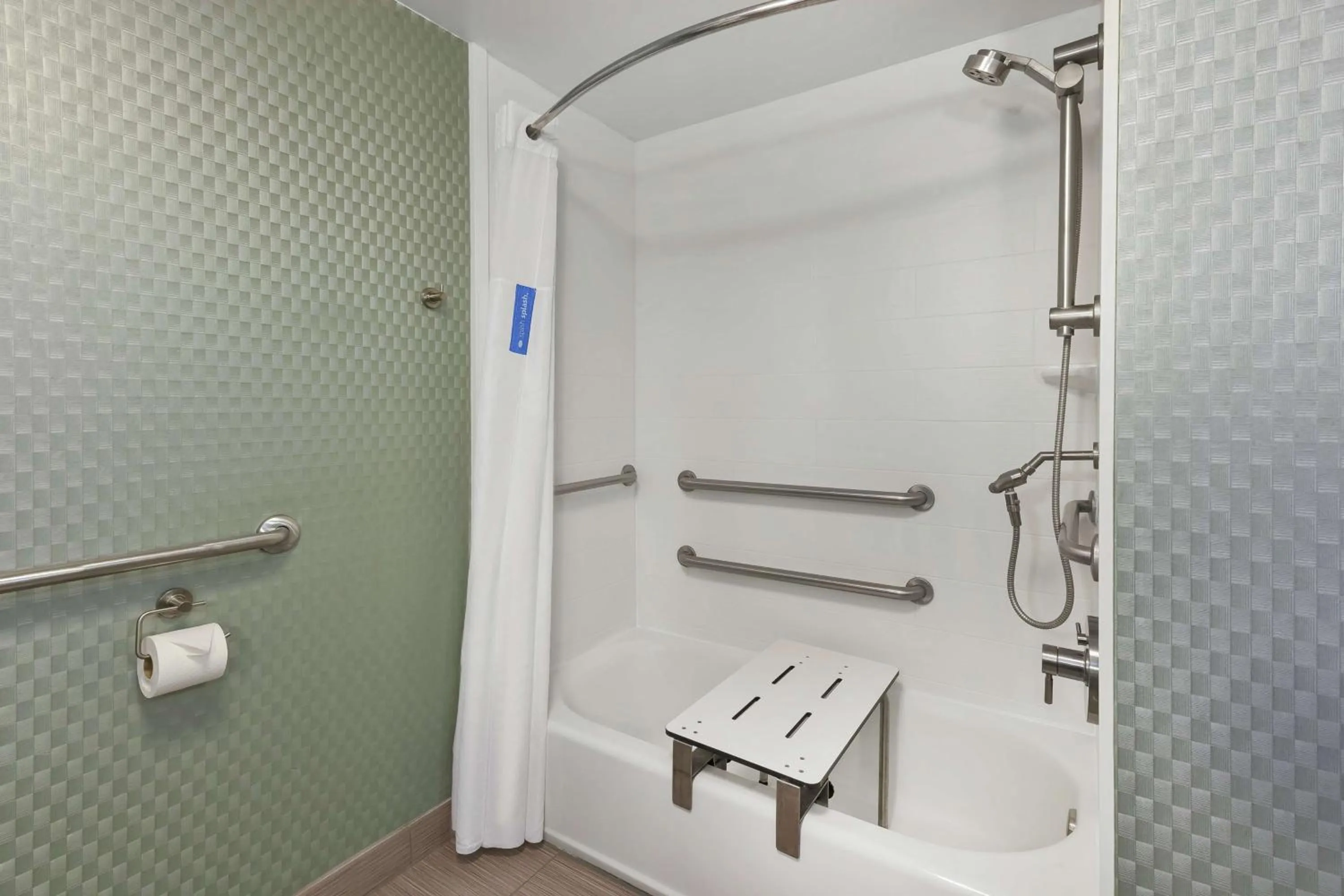 Bathroom in Hampton Inn Clinton