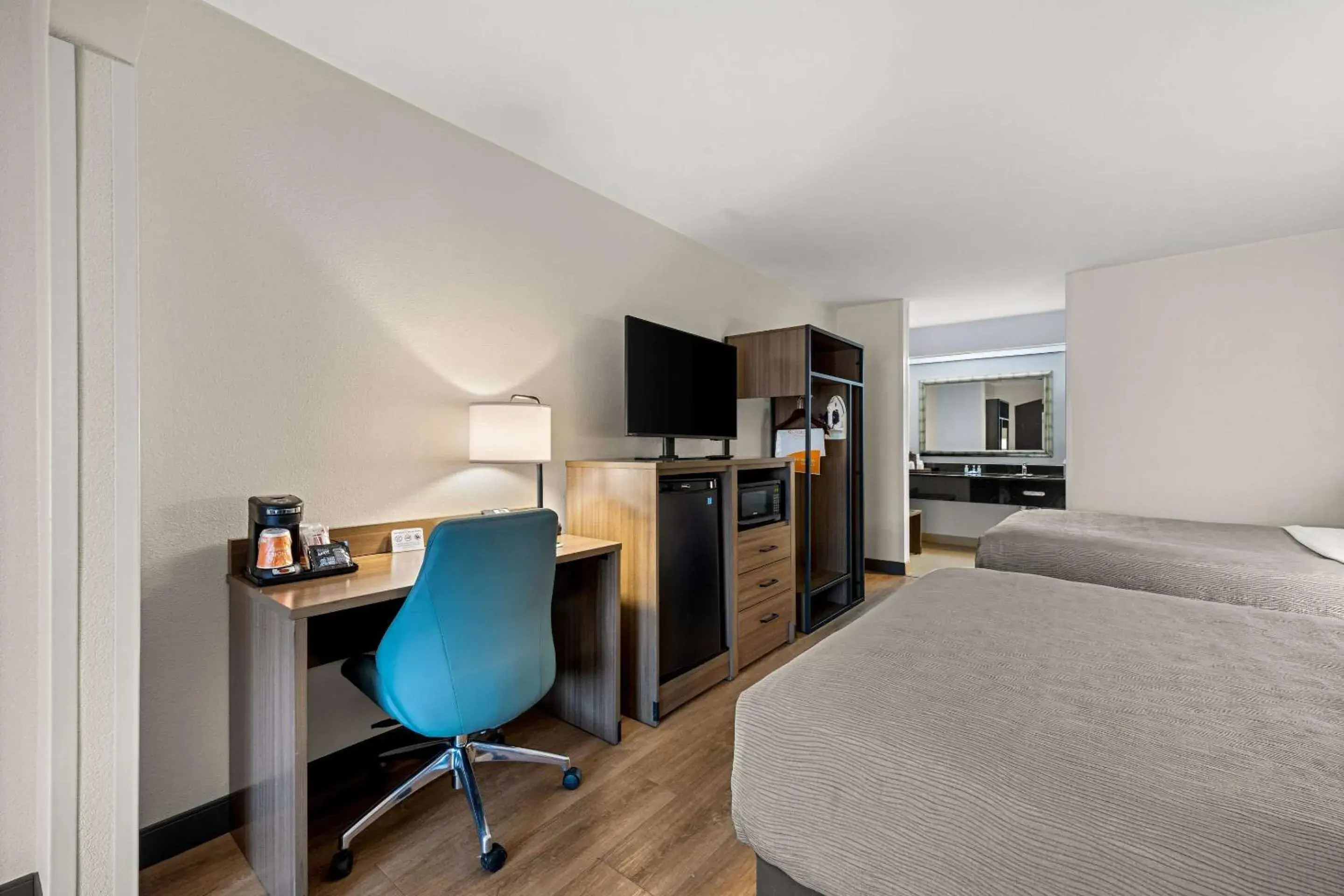 Bedroom, Bed in Quality Inn & Suites Matthews - Charlotte Bedroom, Bed in Quality Inn & Suites Matthews - Charlotte