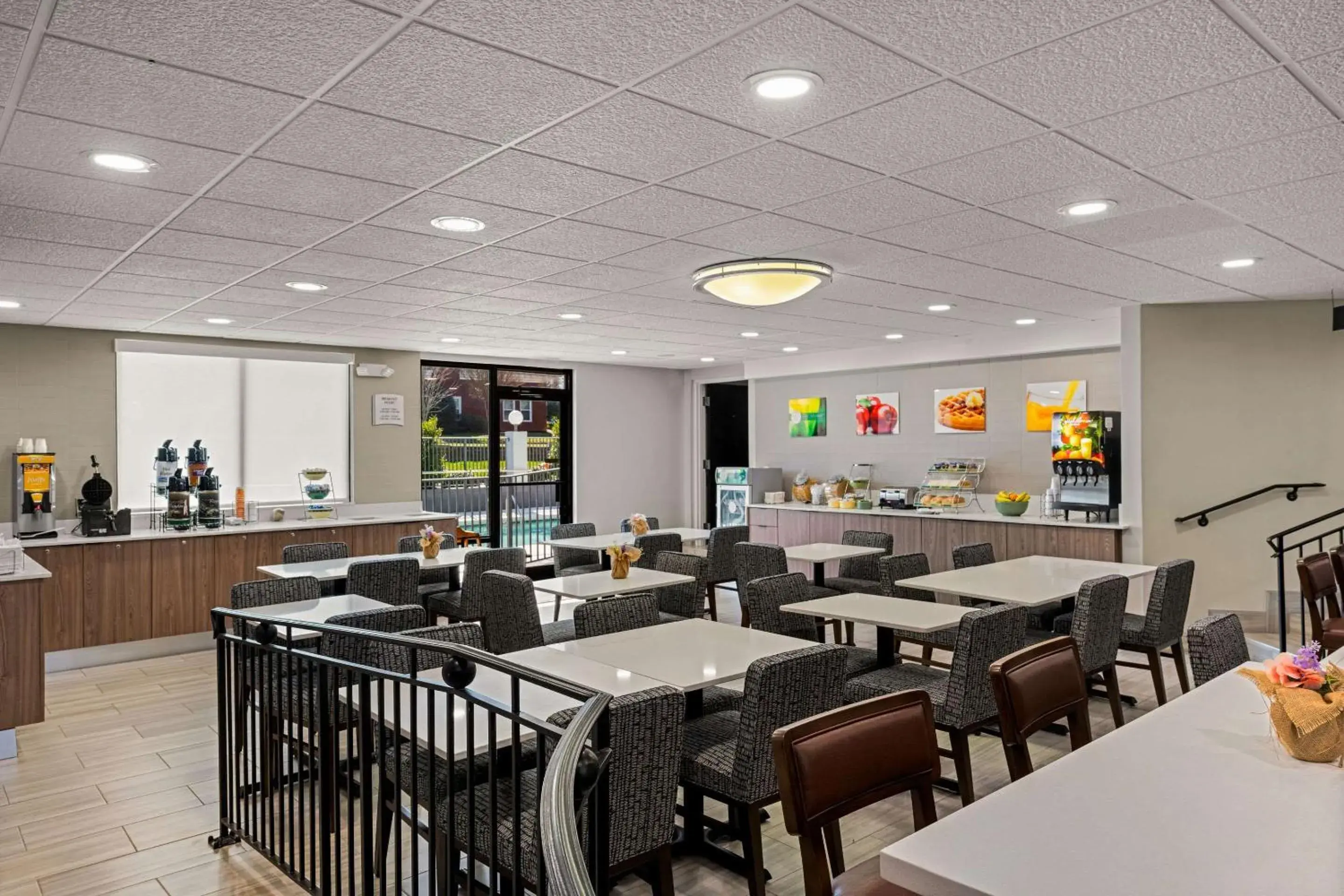 Breakfast in Quality Inn & Suites Matthews - Charlotte Breakfast in Quality Inn & Suites Matthews - Charlotte