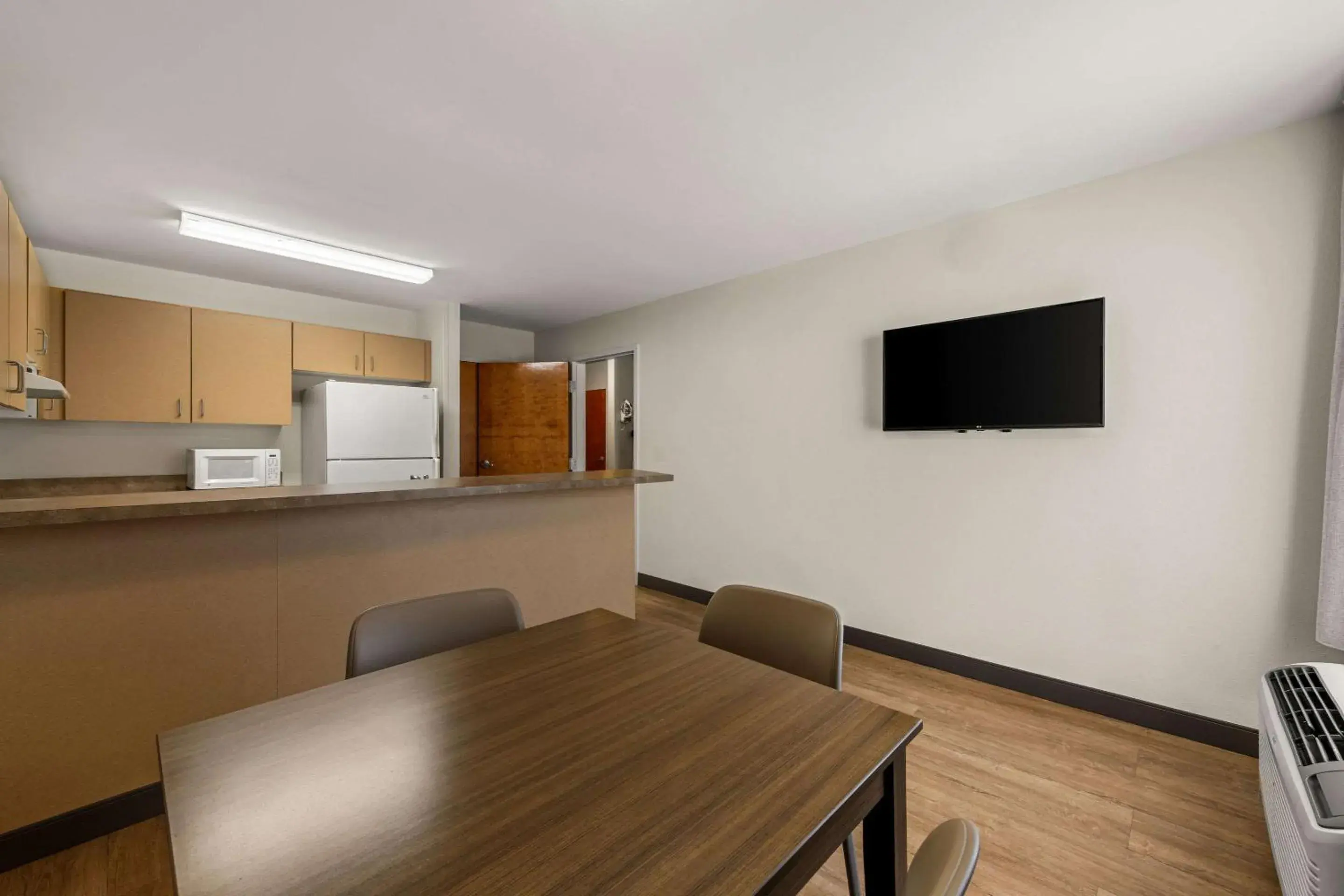 Bedroom in Quality Inn & Suites Matthews - Charlotte Bedroom in Quality Inn & Suites Matthews - Charlotte