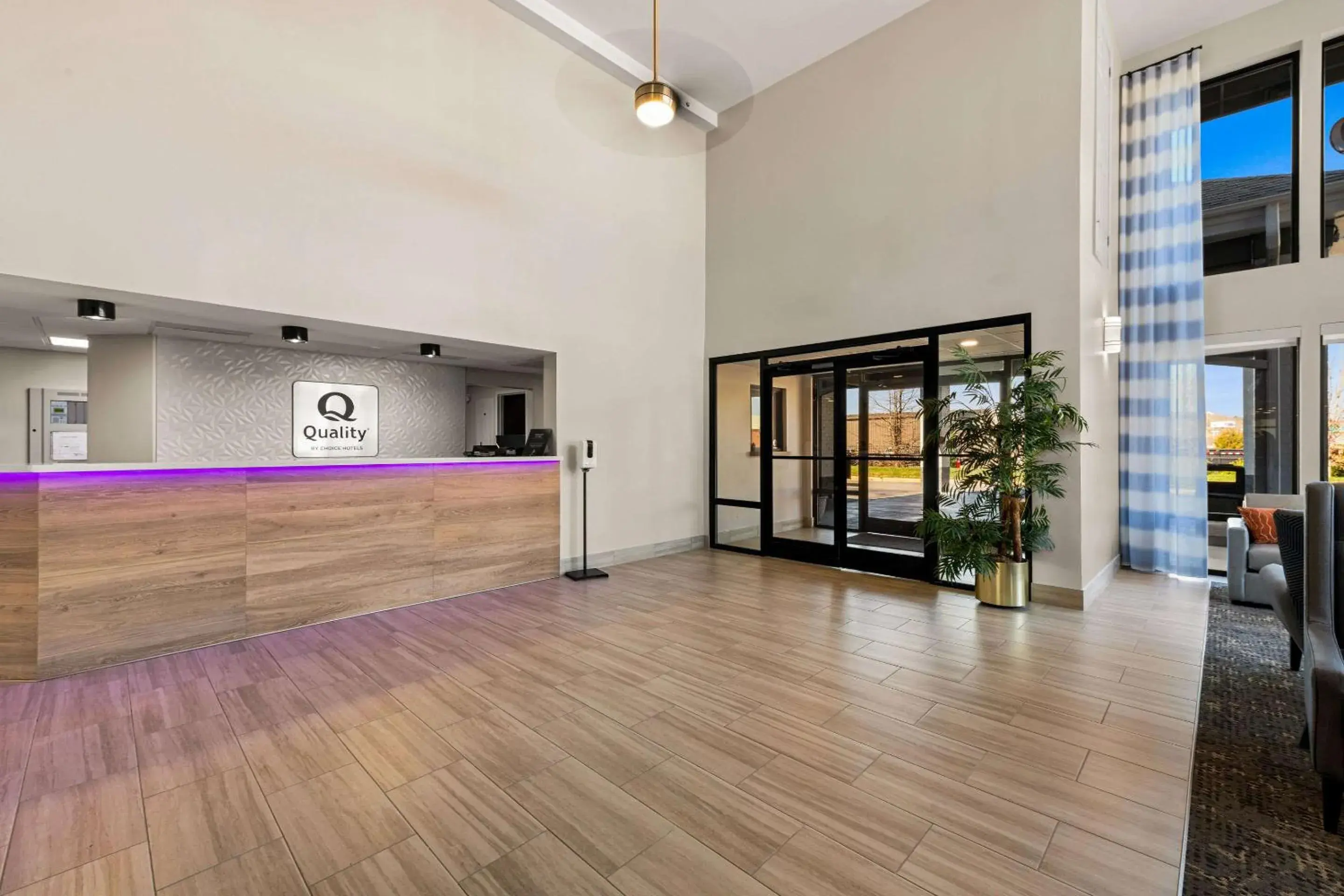 Lobby or reception in Quality Inn & Suites Matthews - Charlotte Lobby or reception in Quality Inn & Suites Matthews - Charlotte