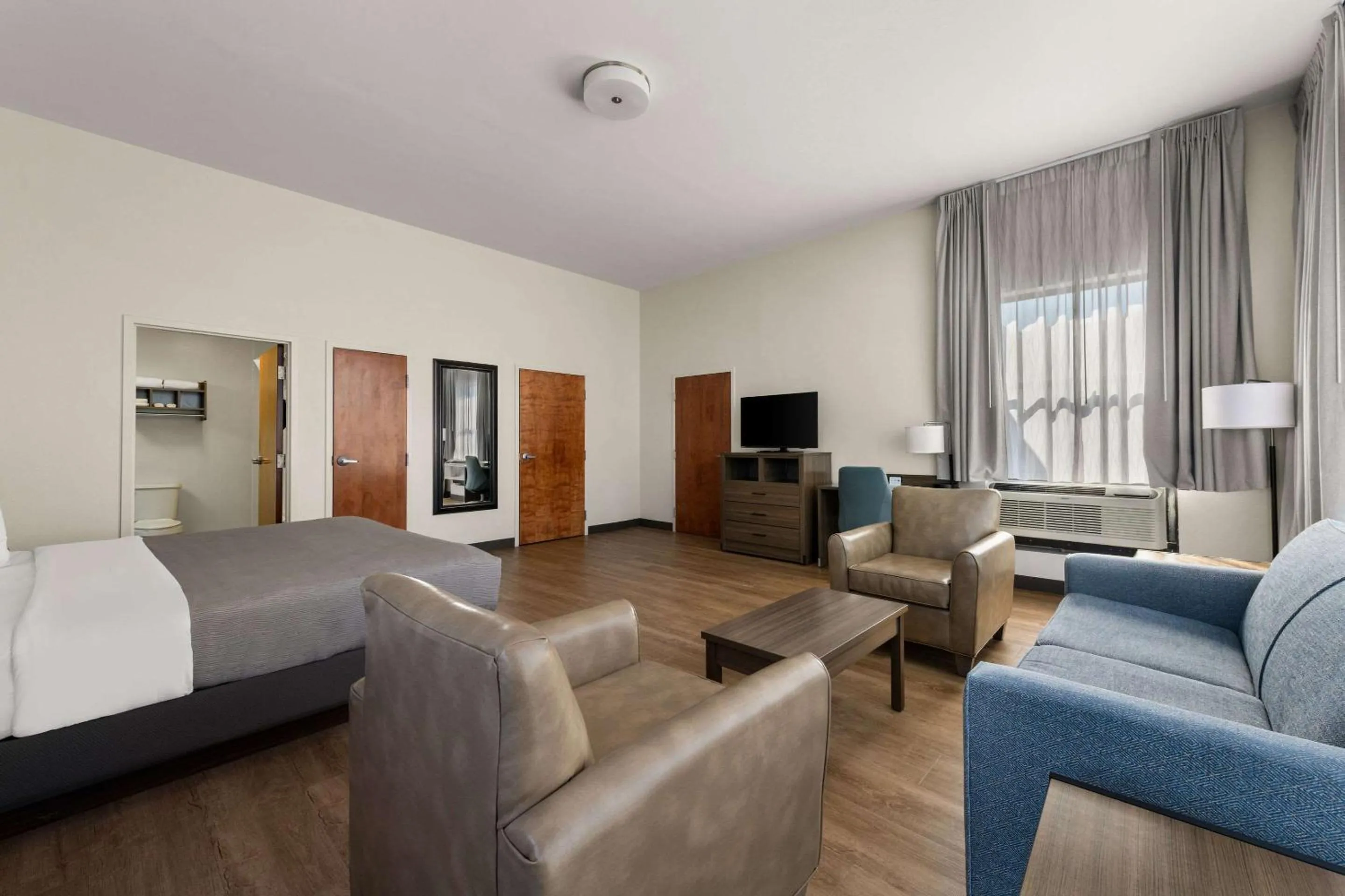 Bedroom in Quality Inn & Suites Matthews - Charlotte