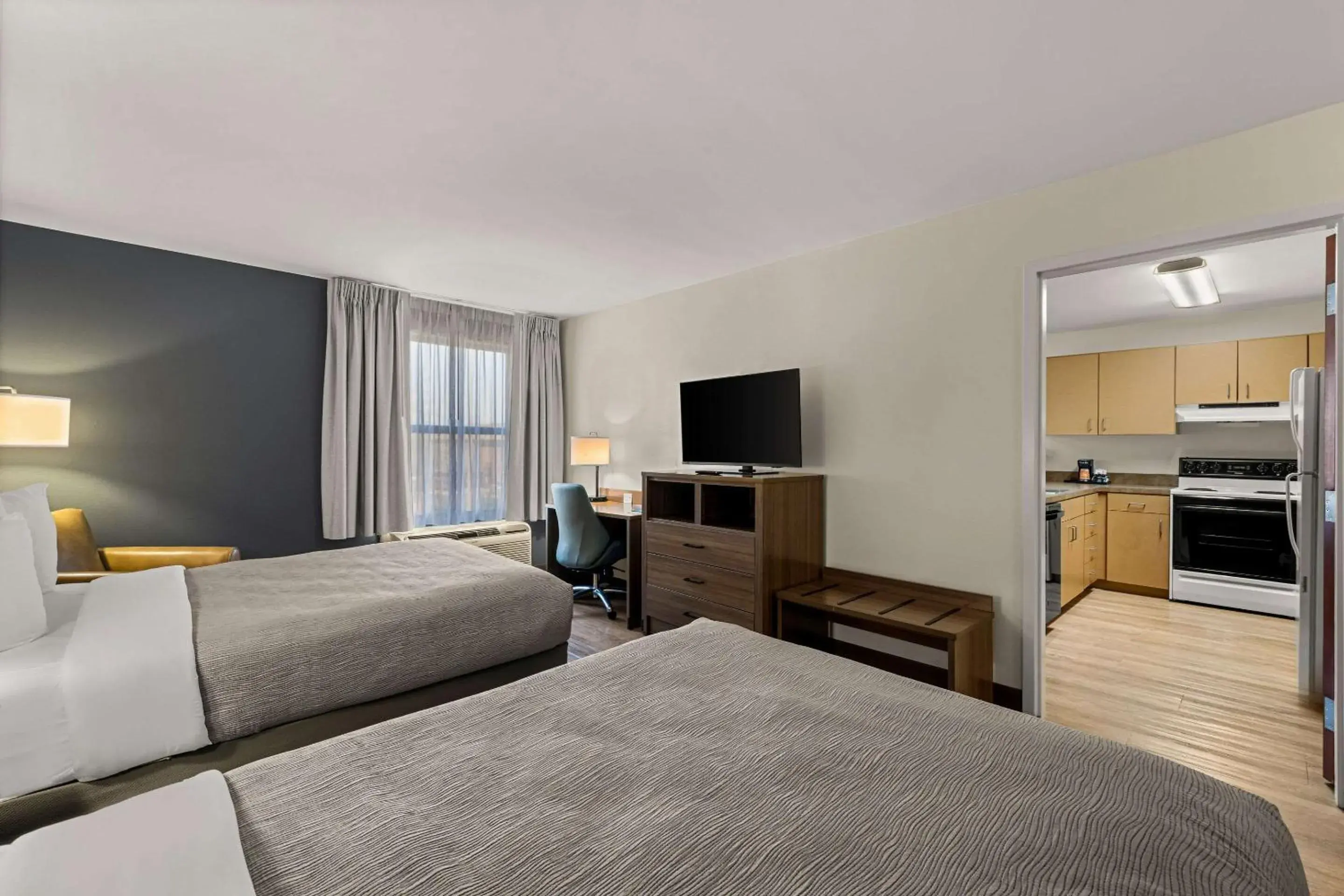 Bedroom, Bed in Quality Inn & Suites Matthews - Charlotte Bedroom, Bed in Quality Inn & Suites Matthews - Charlotte