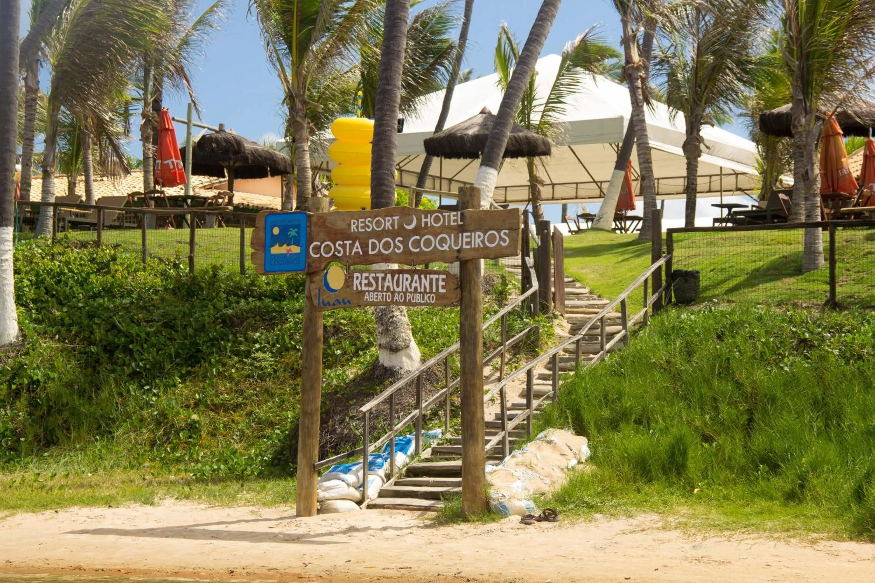 Property building in Resort Costa Dos Coqueiros