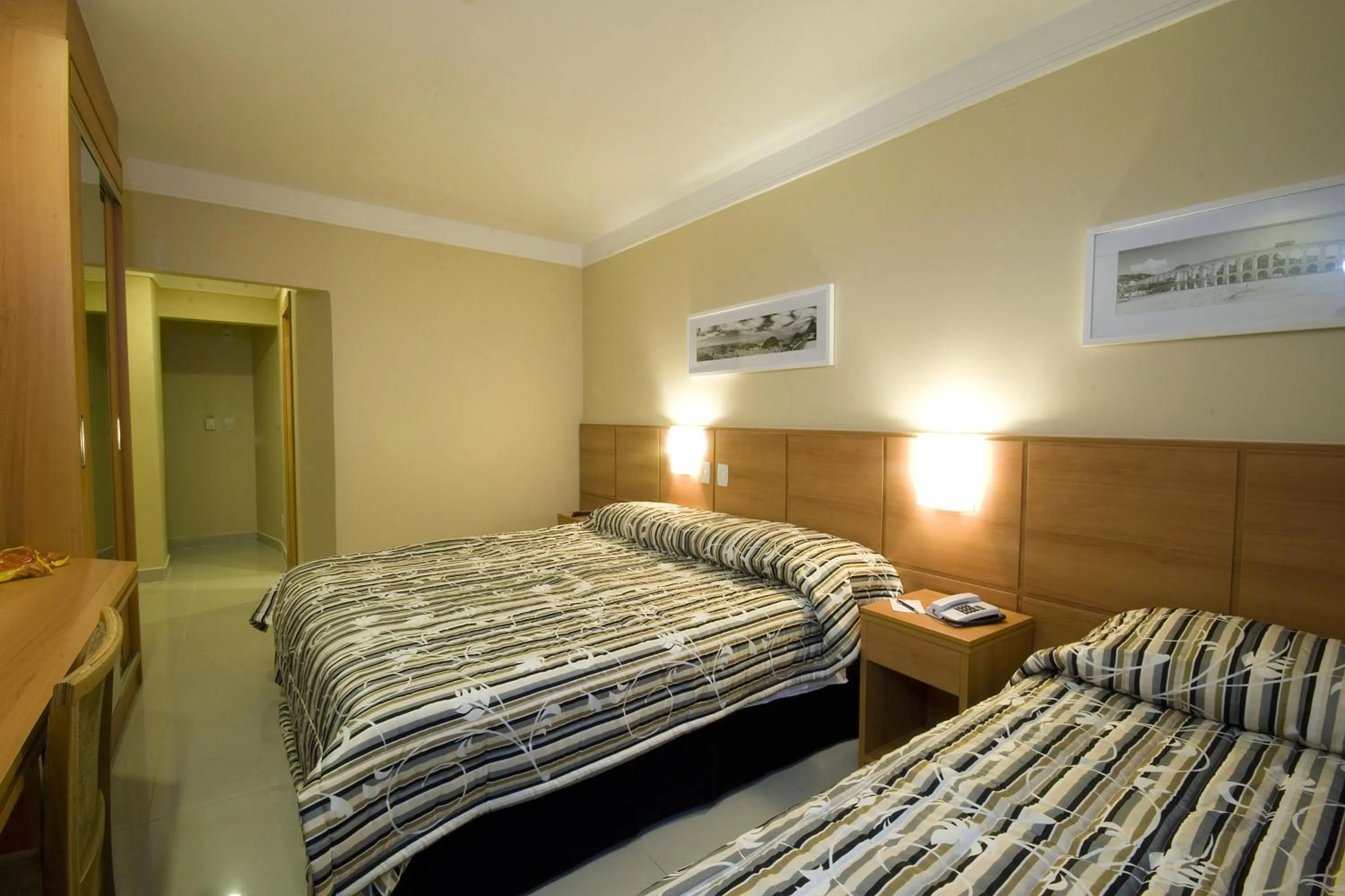 Photo of the whole room, Bed in Hotel Atlântico Business Centro