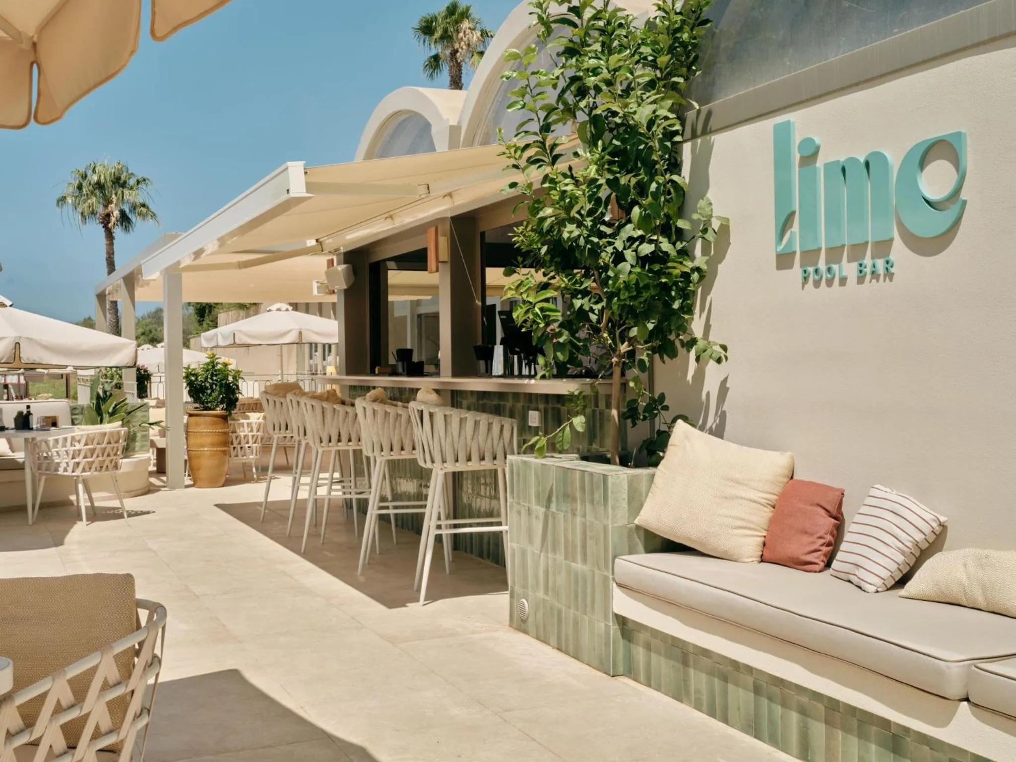 Lounge or bar in Mangia's Torre Del Barone Resort & SPA