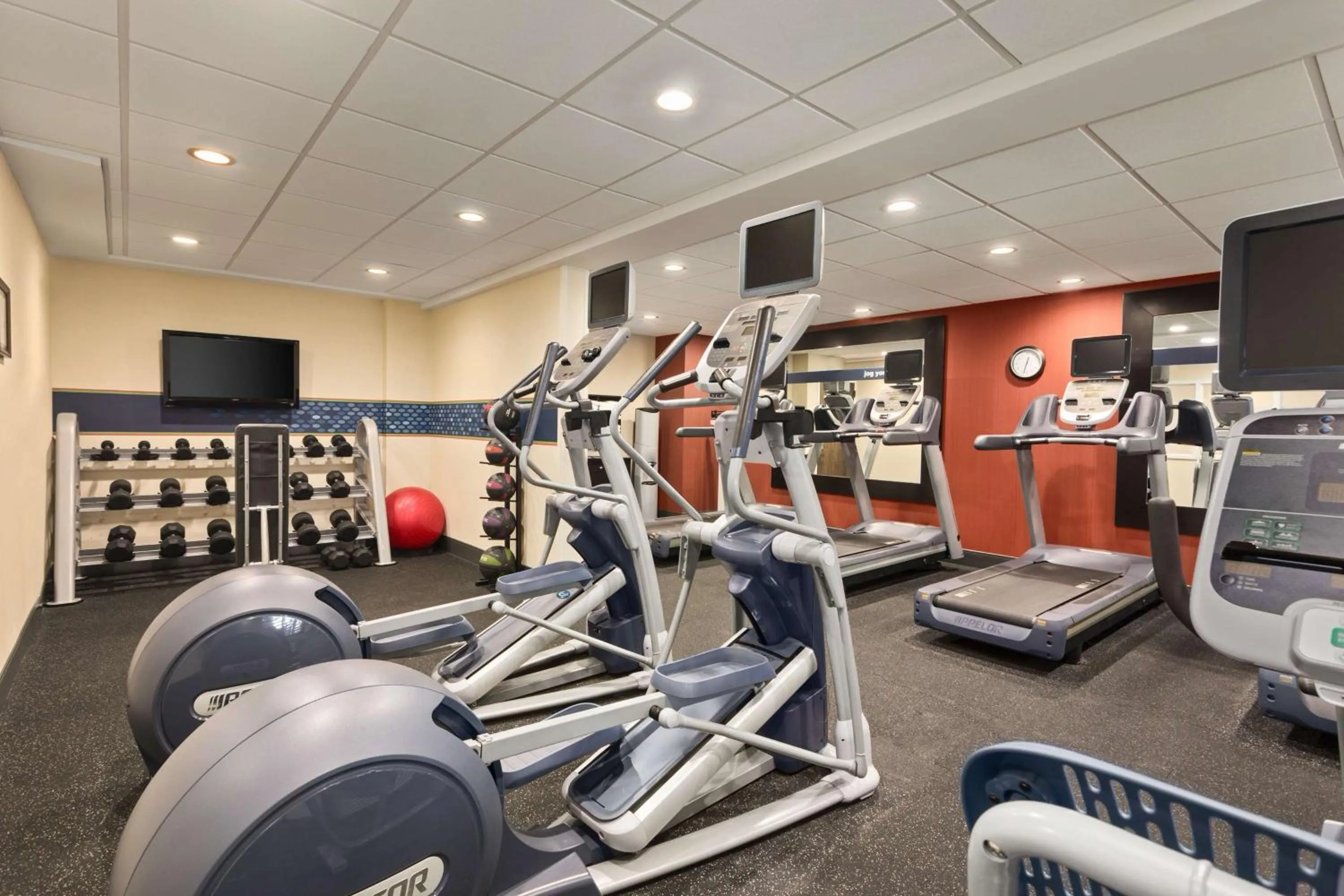 Fitness centre/facilities in Hampton Inn by Hilton Fort Smith