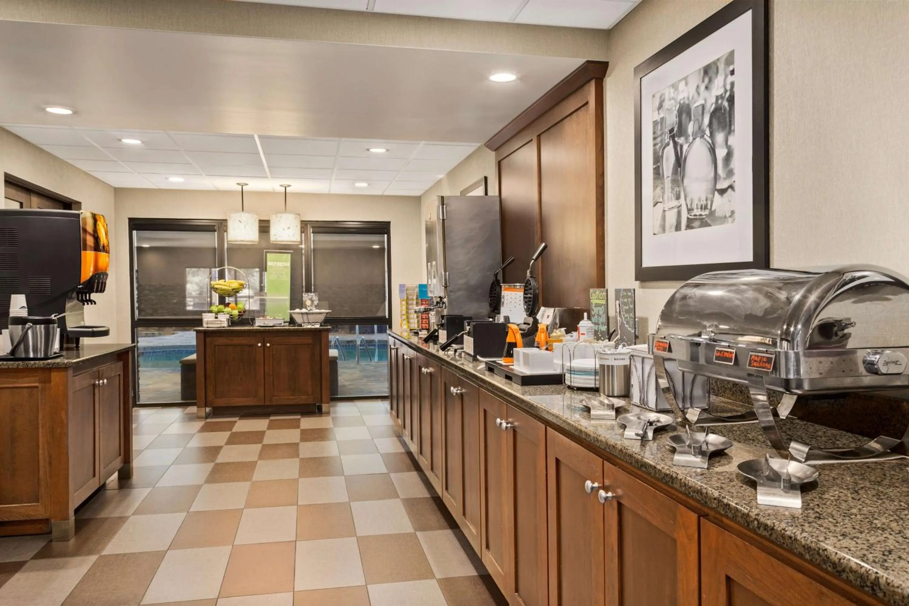 Dining area in Hampton Inn by Hilton Fort Smith