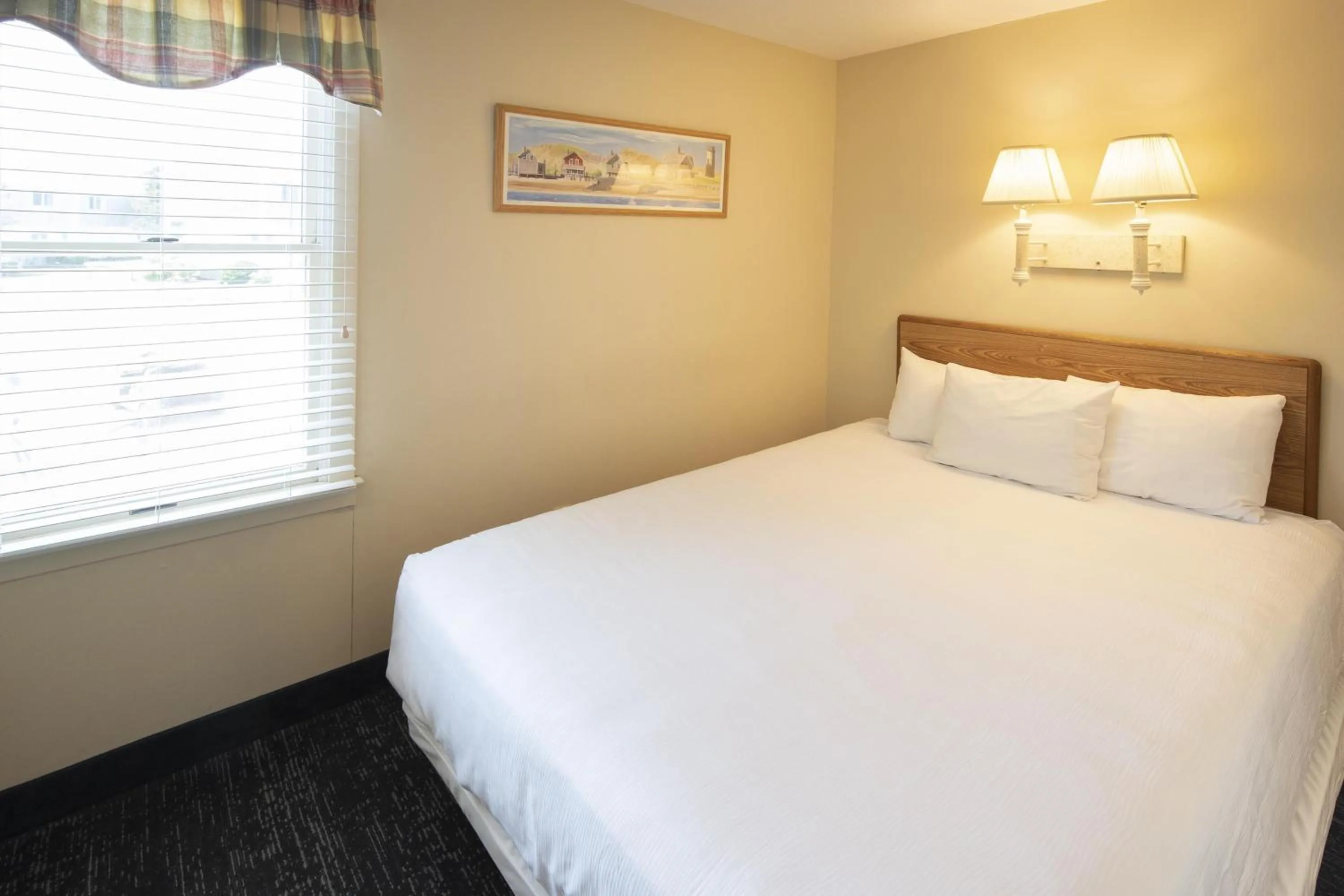 Bedroom, Bed in Green Harbor Resort