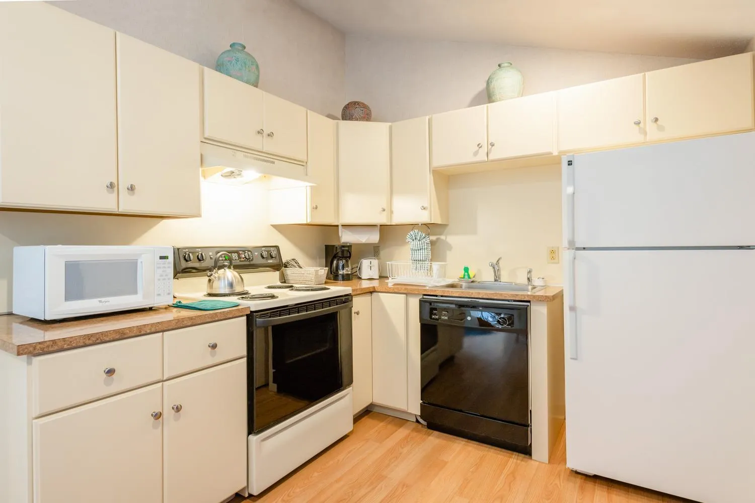 Kitchen or kitchenette in Green Harbor Resort