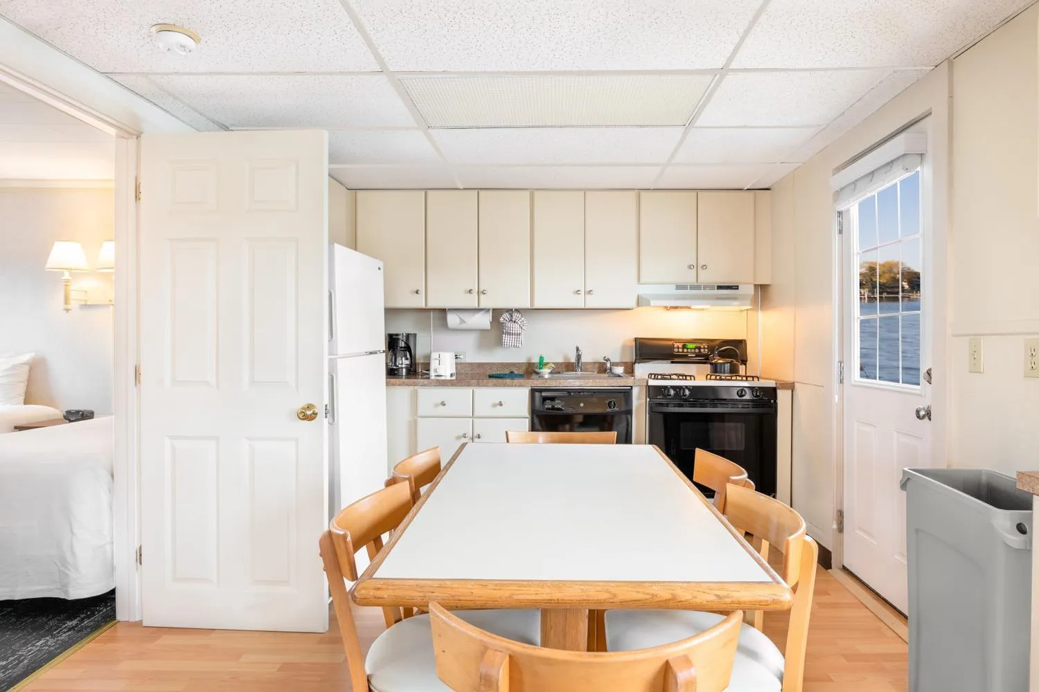 Kitchen or kitchenette in Green Harbor Resort