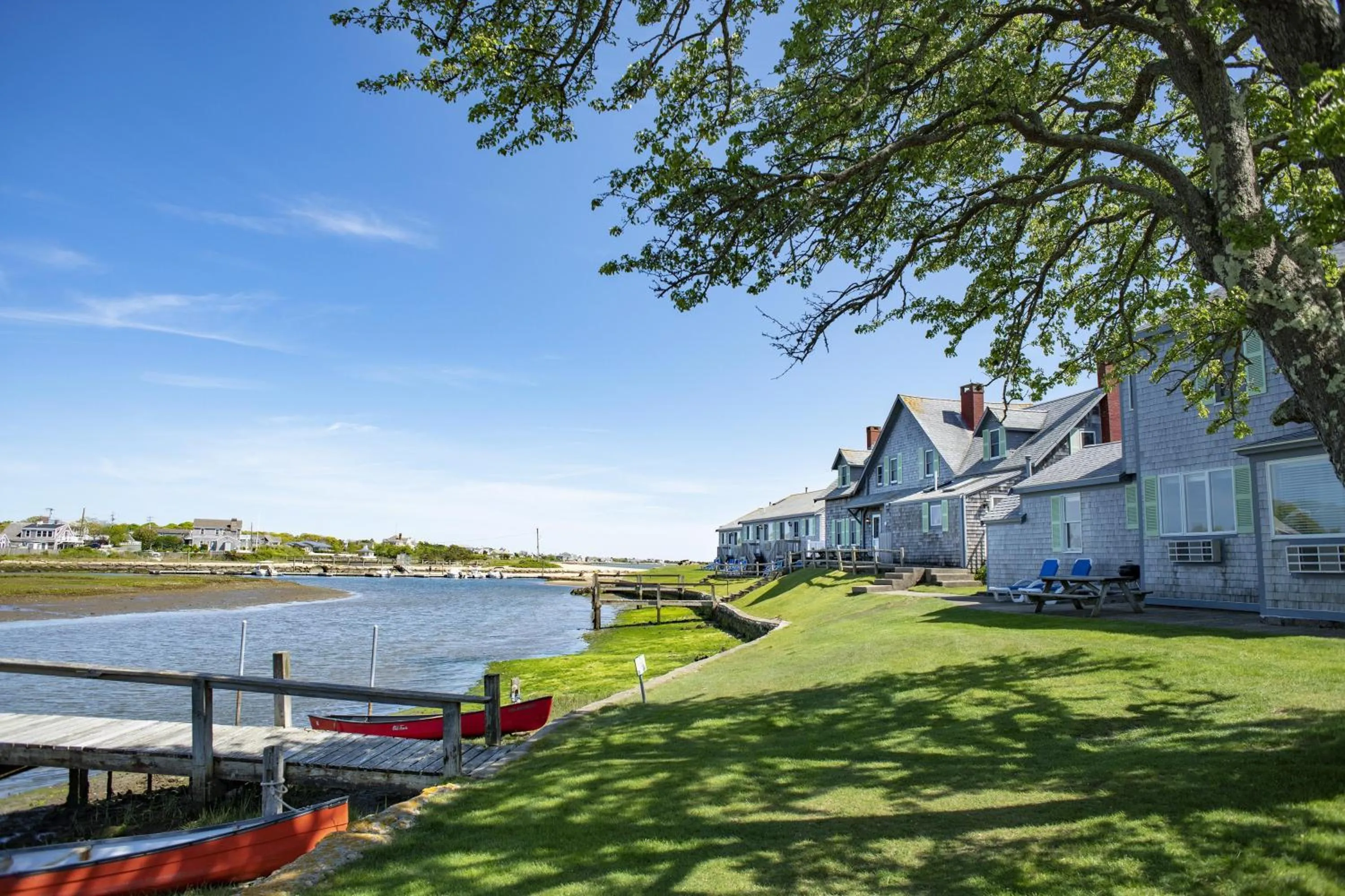 Property building in Green Harbor Resort