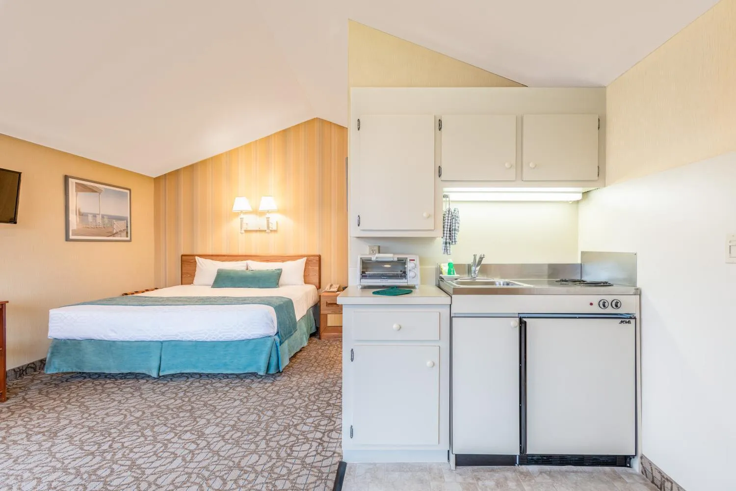 Bedroom, Bed in Green Harbor Resort