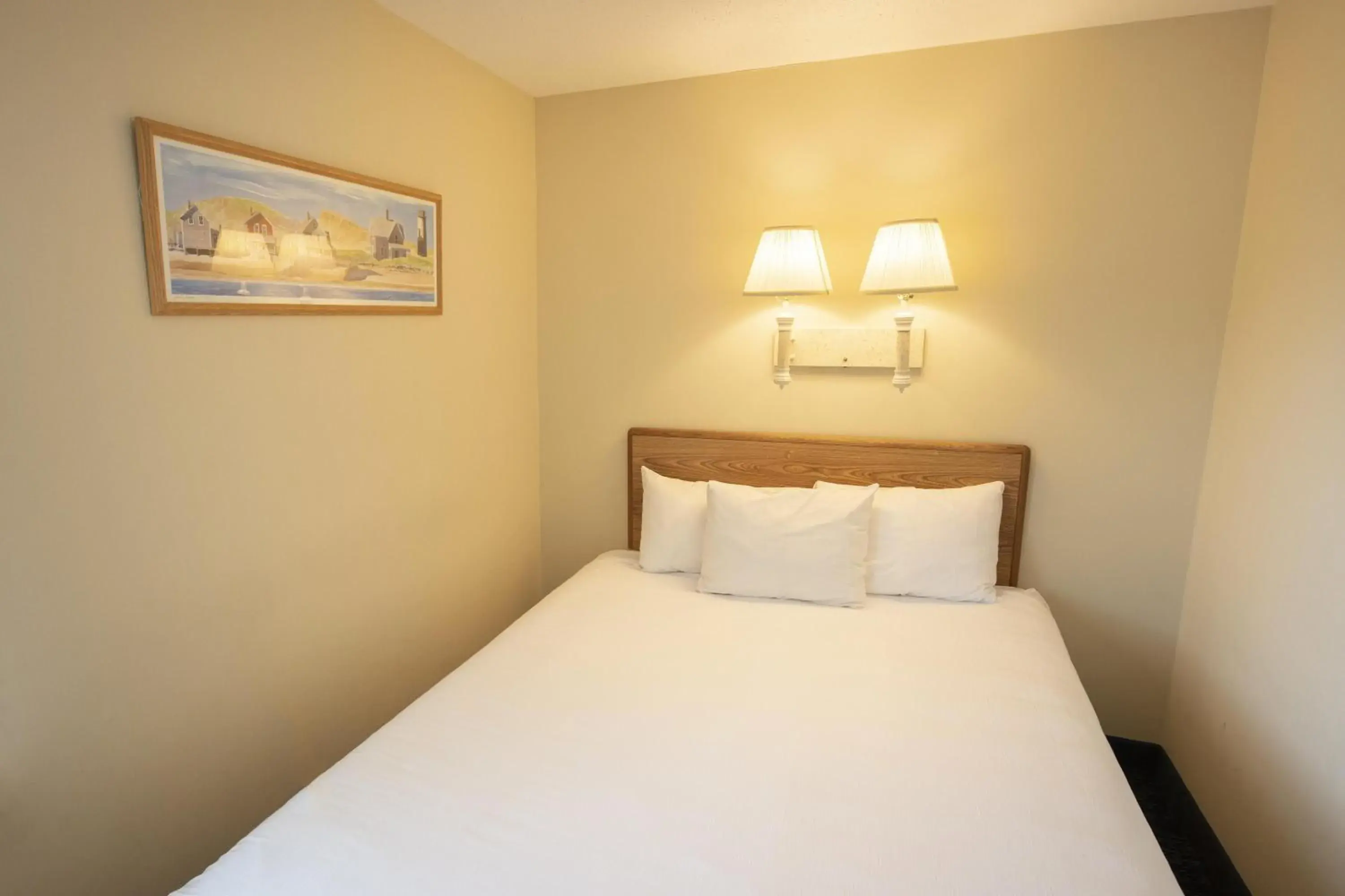 Bedroom, Bed in Green Harbor Resort Bedroom, Bed in Green Harbor Resort