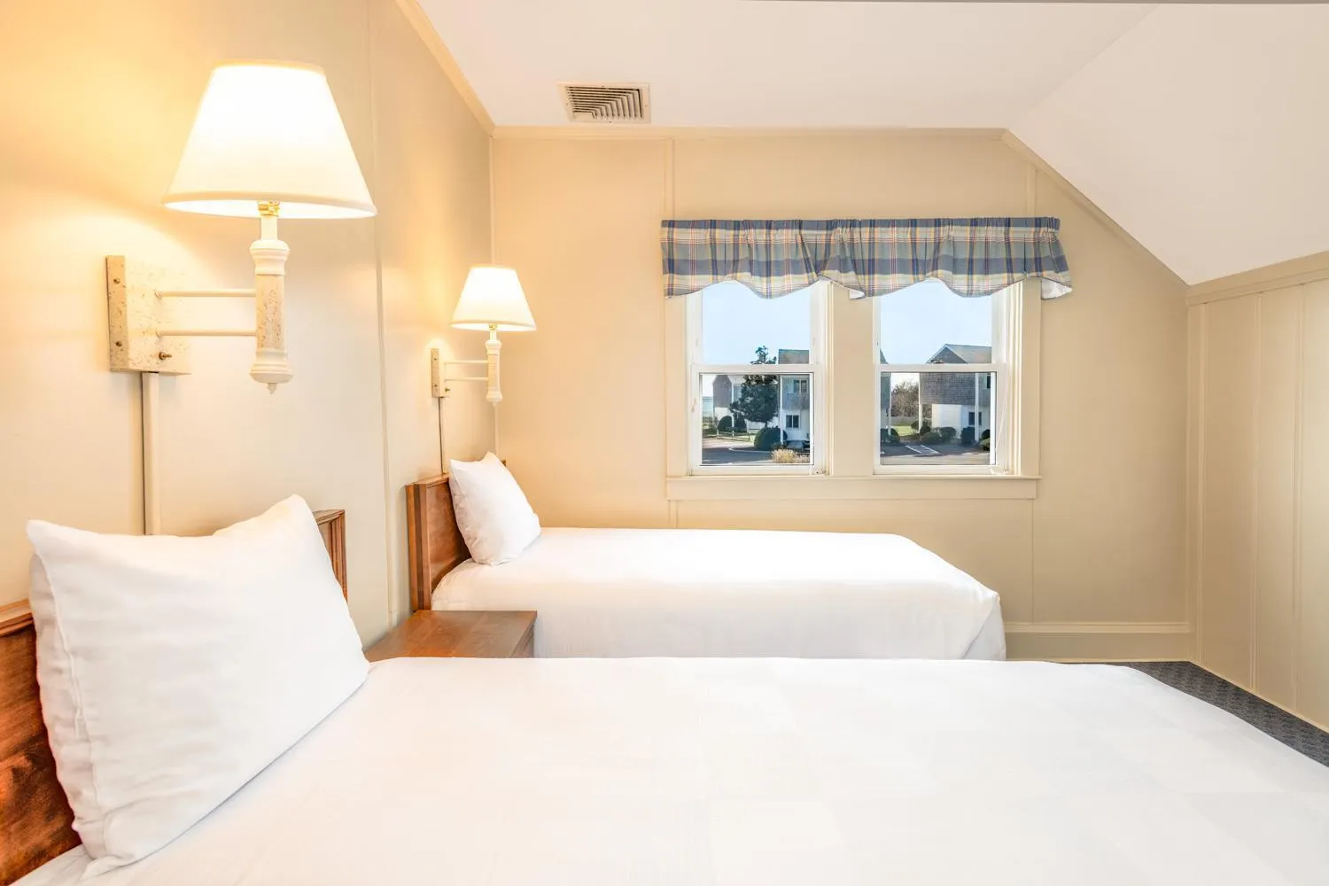 Bedroom, Bed in Green Harbor Resort