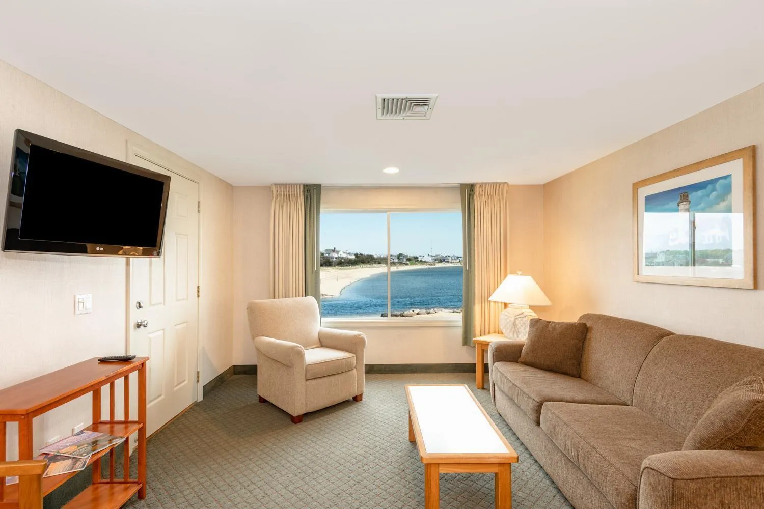 Photo of the whole room in Green Harbor Resort