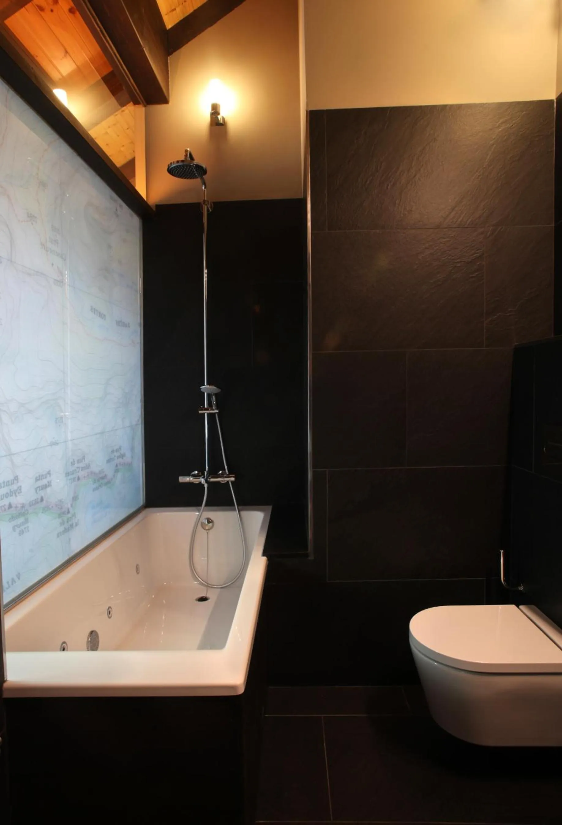 Hot Tub in Hotel Boutique La Neu