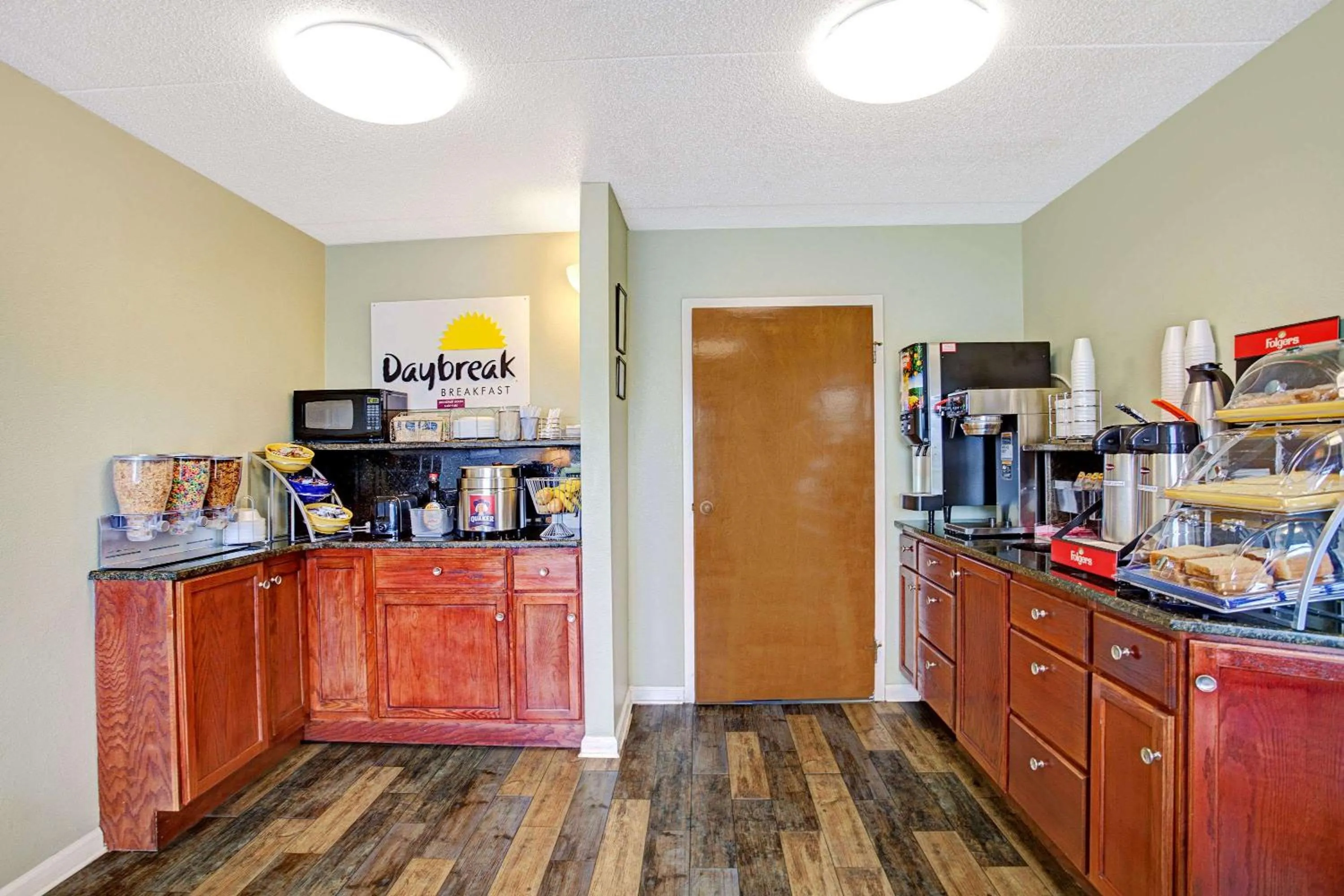 Restaurant/places to eat in Days Inn by Wyndham Clarksville TN