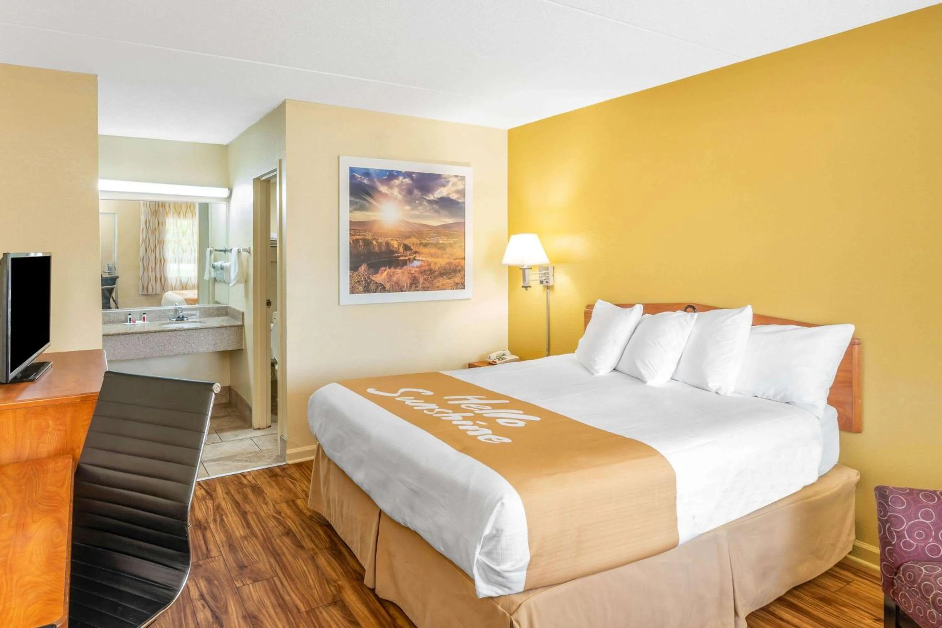 Photo of the whole room, Bed in Days Inn by Wyndham Clarksville TN