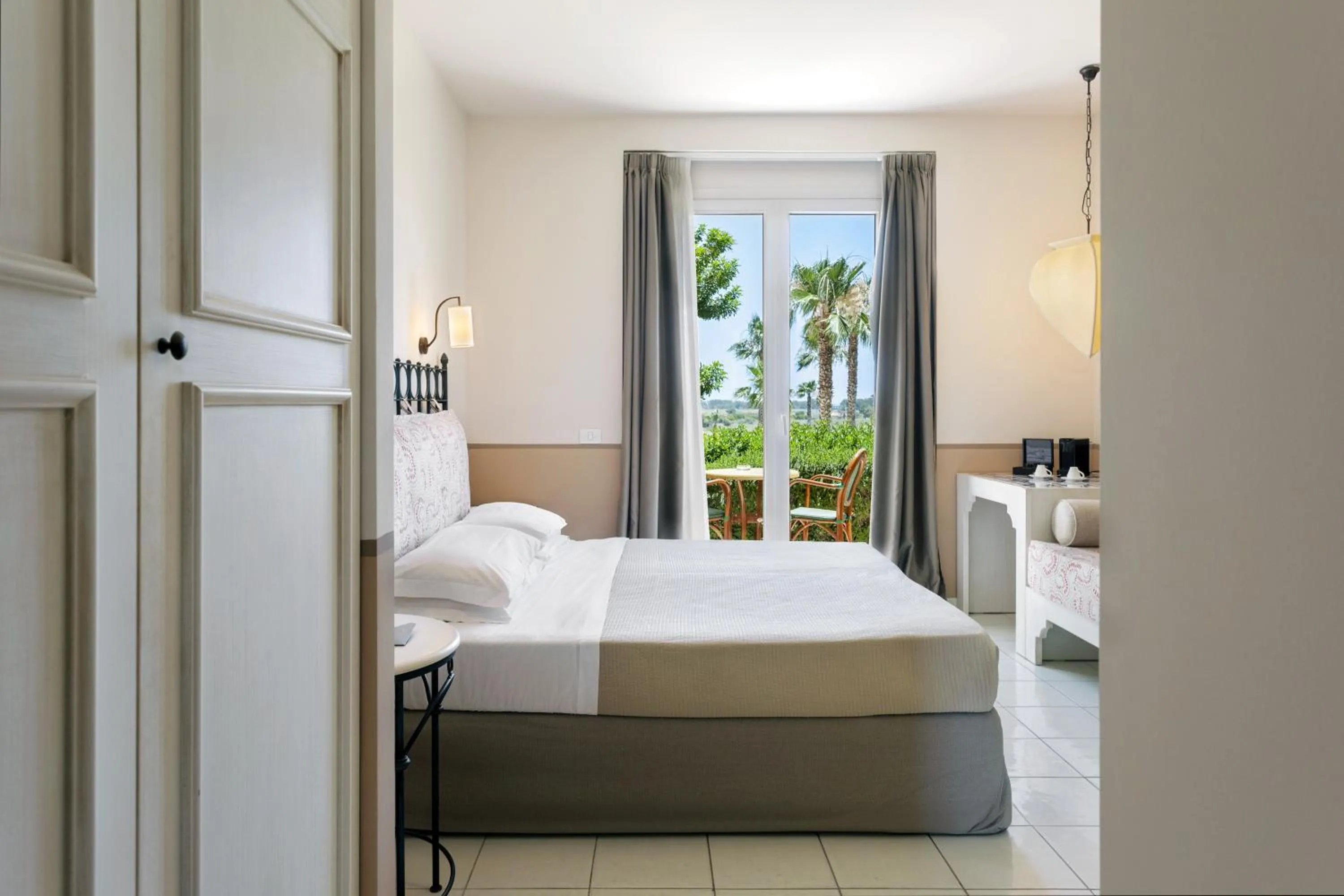 Bedroom, Bed in Costanza Charme Club