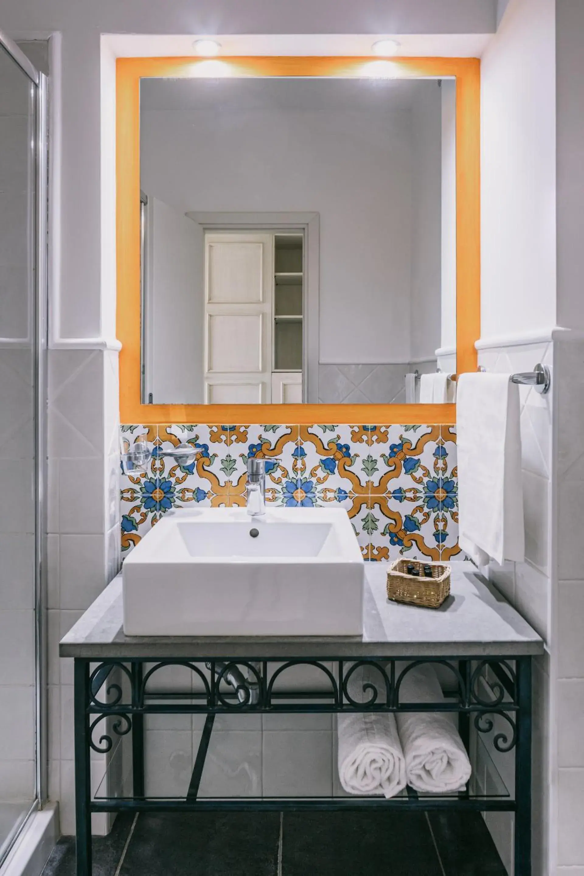 Bathroom in Costanza Charme Club