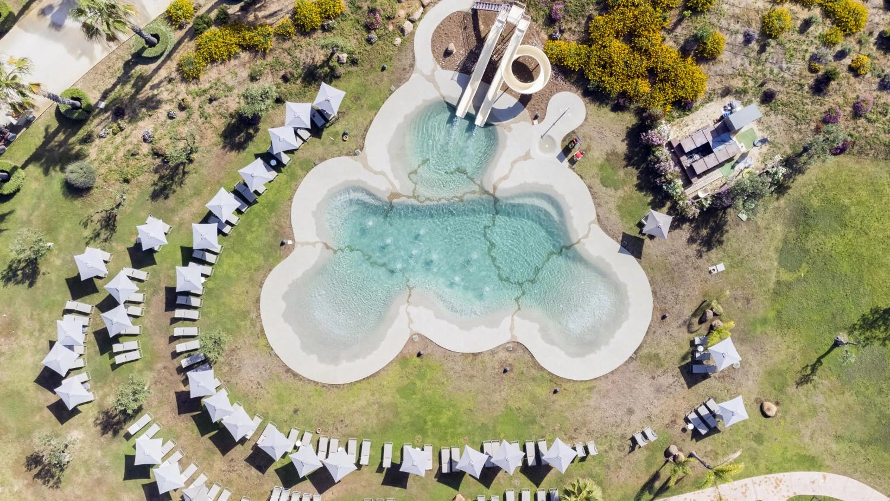 Bird's eye view, Bird's-eye View in Costanza Charme Club