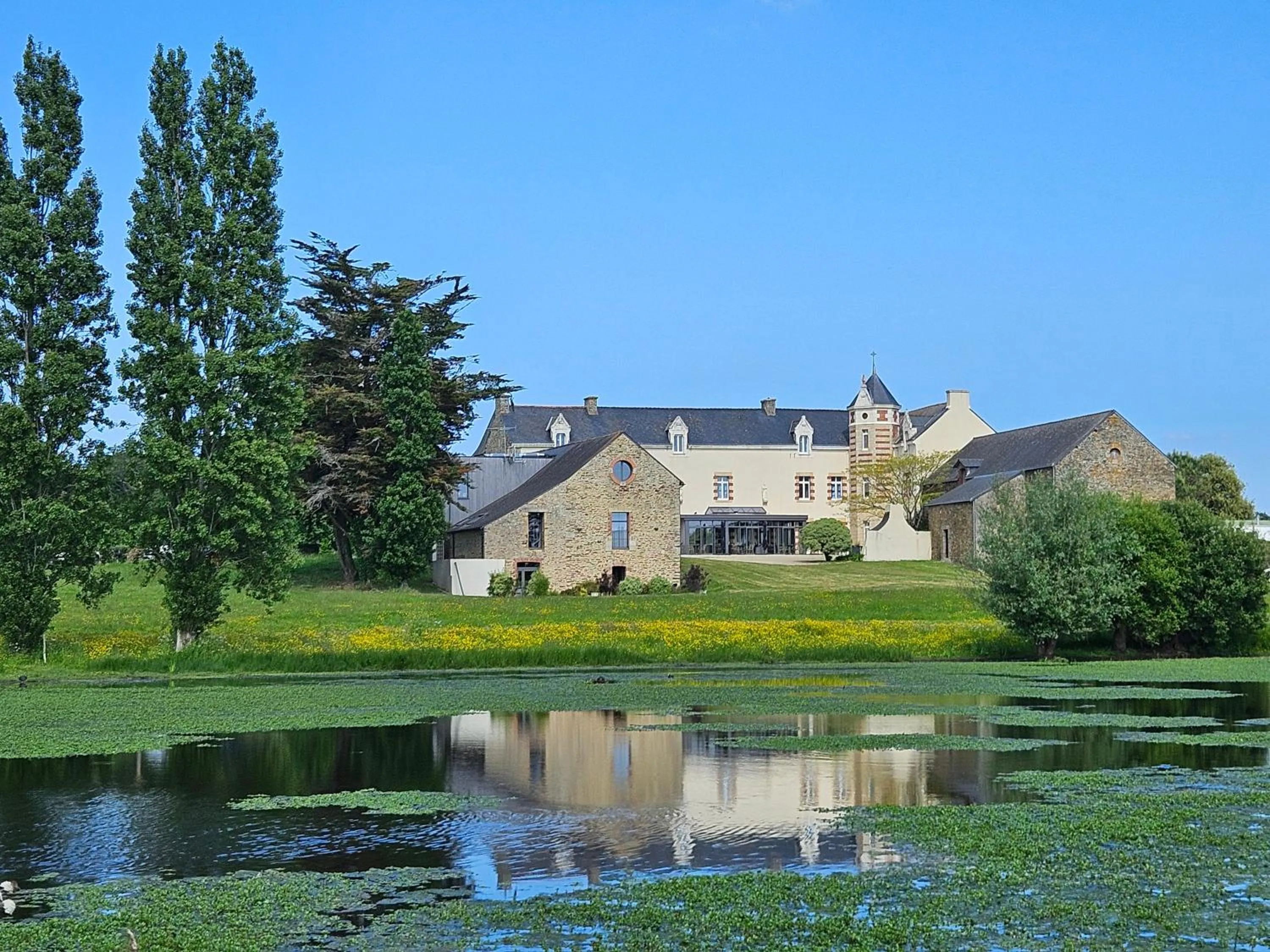Garden view in Le Manoir de Kerbot