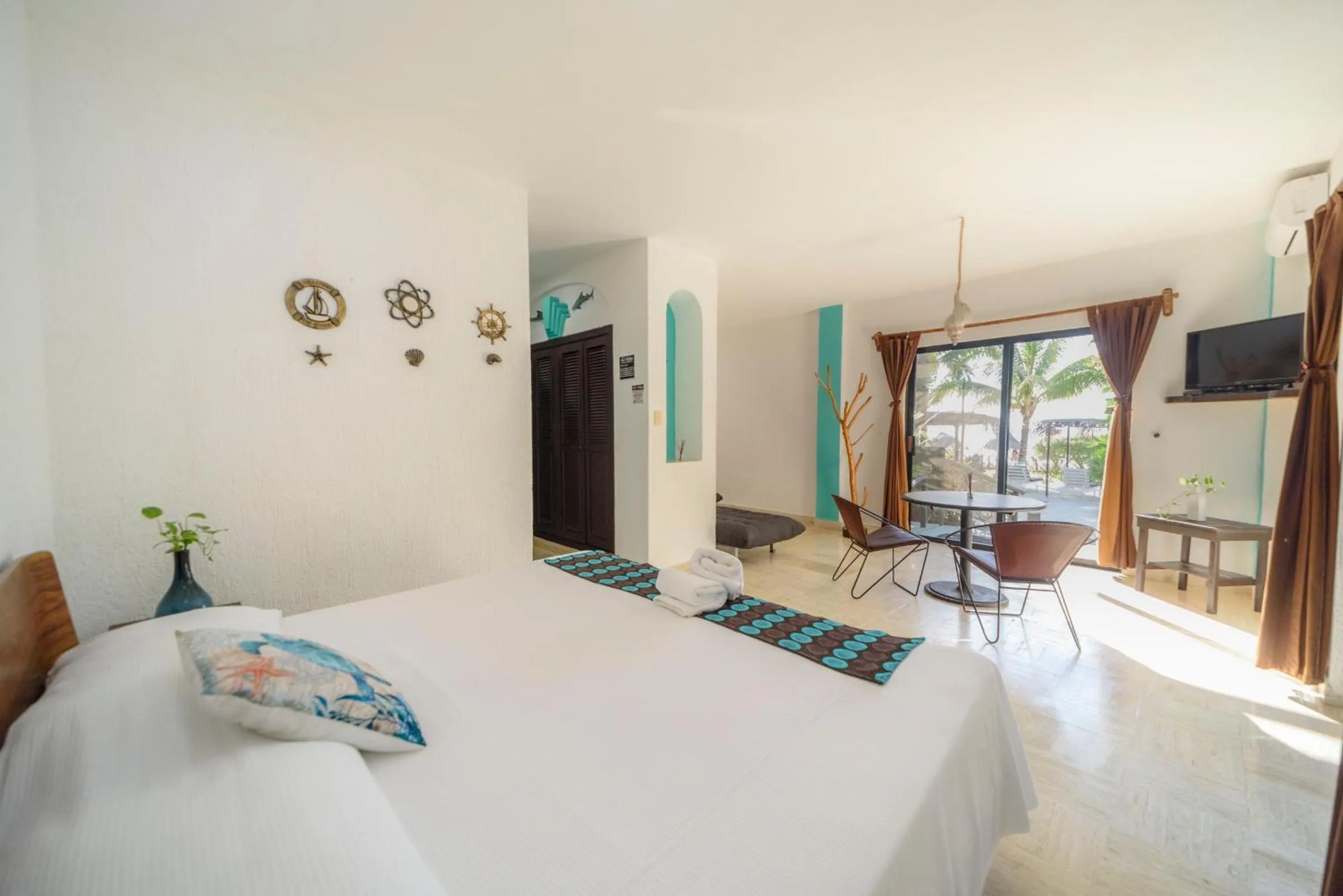 Bed in Hotel Villas Tiburon Adults Only