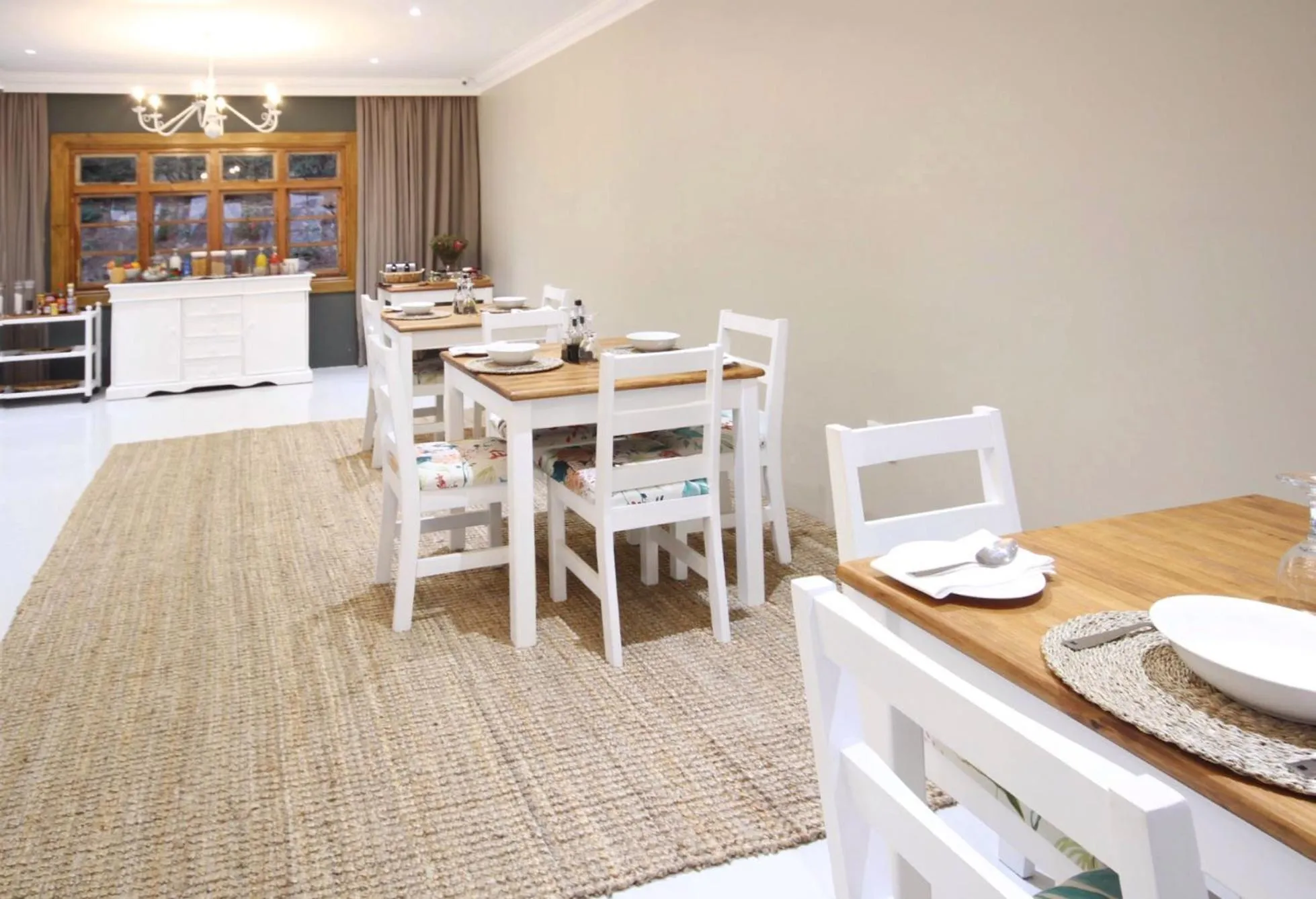 Communal lounge/ TV room in Curry's Post Bed & Breakfast