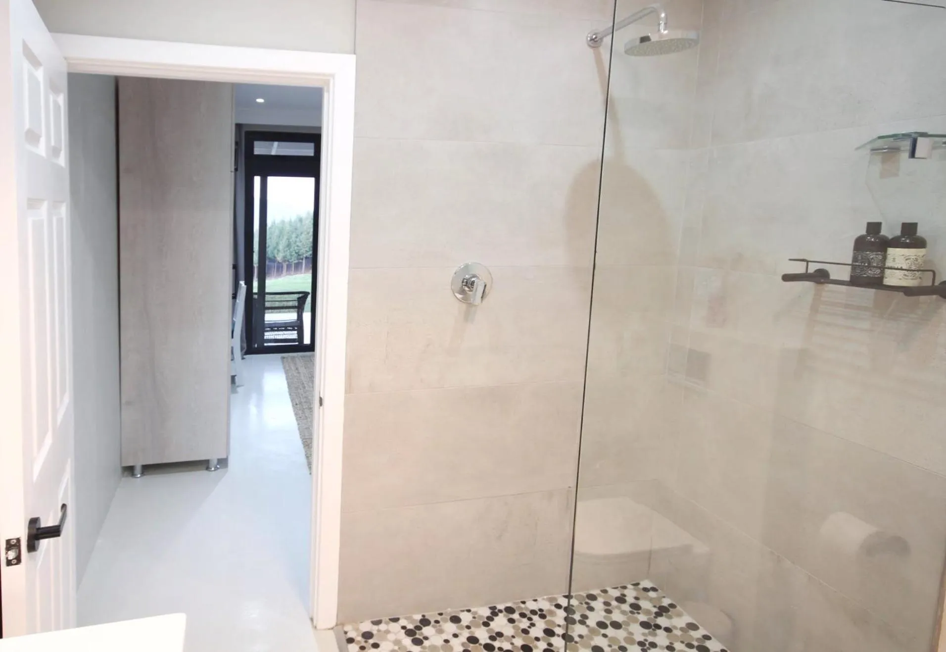 Bathroom in Curry's Post Bed & Breakfast