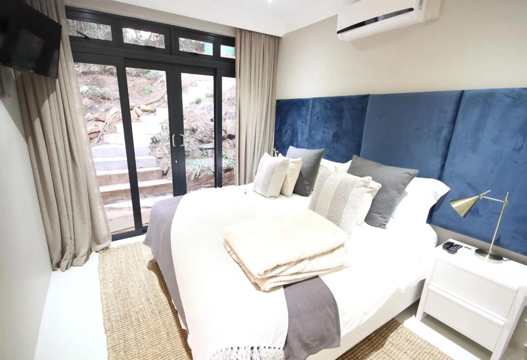 Photo of the whole room, Bed in Curry's Post Bed & Breakfast