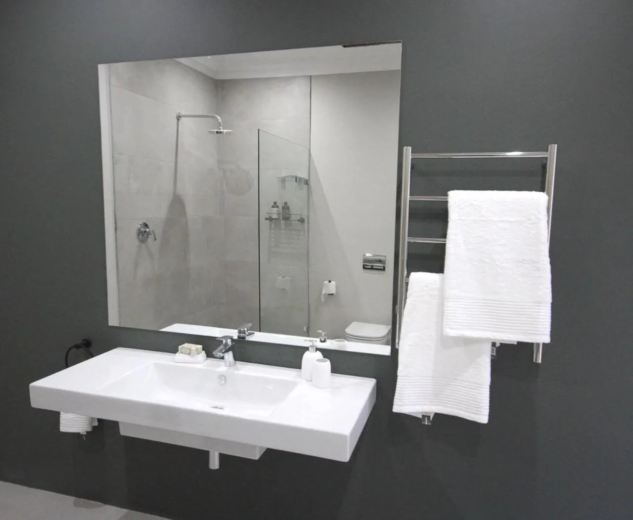 Bathroom in Curry's Post Bed & Breakfast