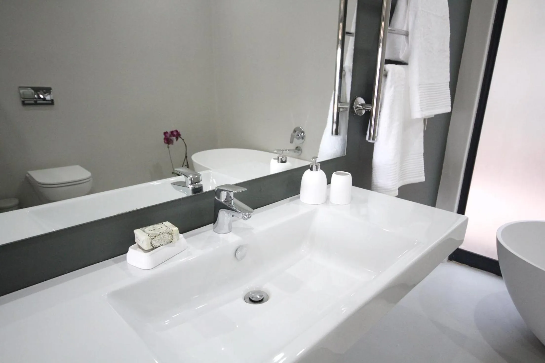 Bathroom in Curry's Post Bed & Breakfast