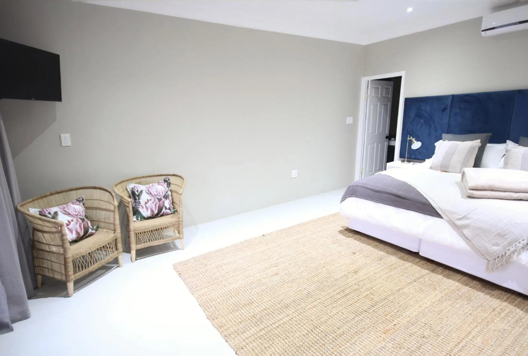 Photo of the whole room, Bed in Curry's Post Bed & Breakfast