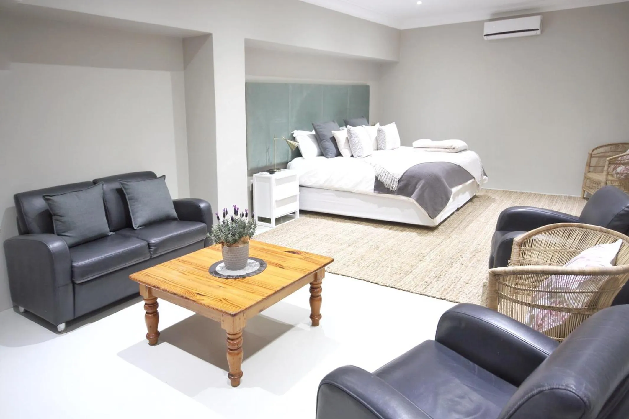 Photo of the whole room, Bed in Curry's Post Bed & Breakfast