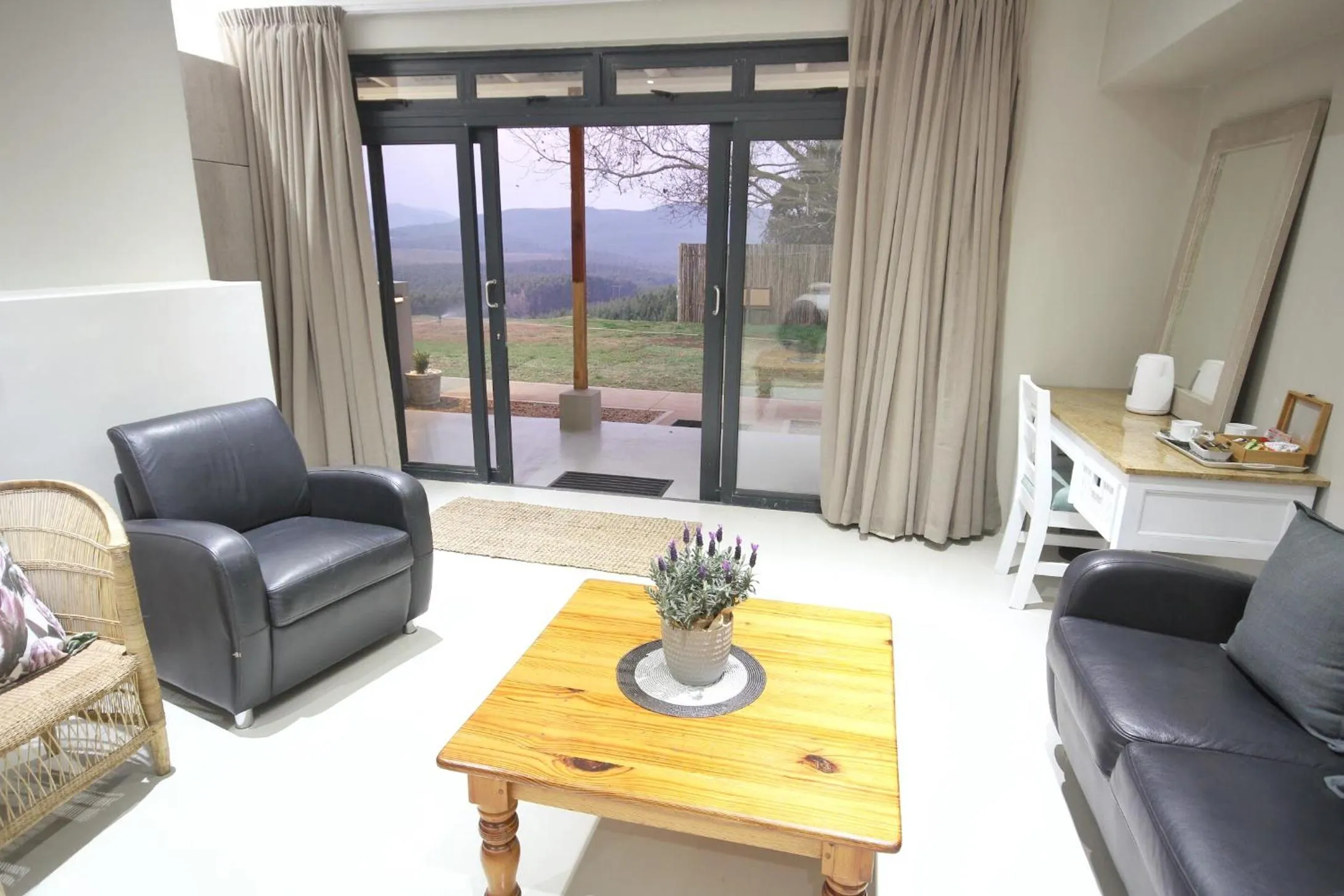 Photo of the whole room in Curry's Post Bed & Breakfast