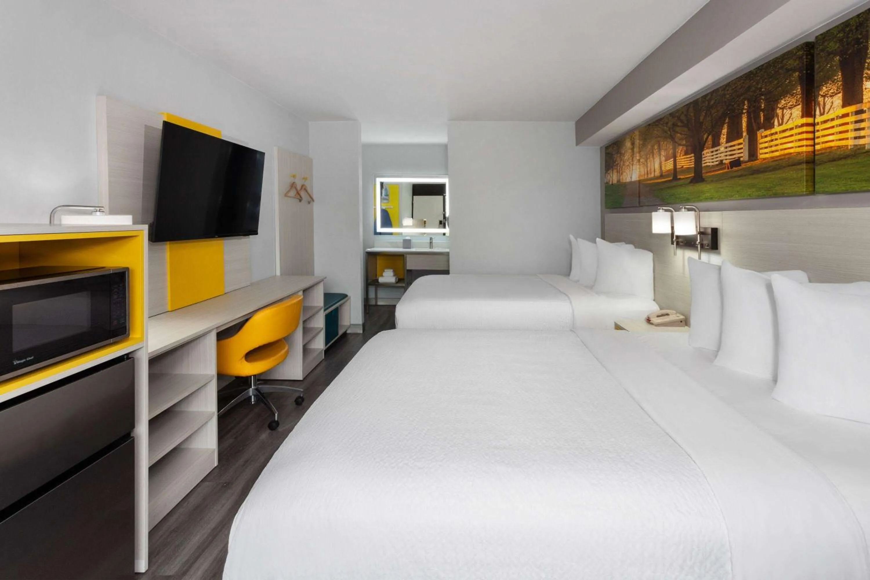 Photo of the whole room, Bed in Days-Inn by Wyndham Baltimore Northwest