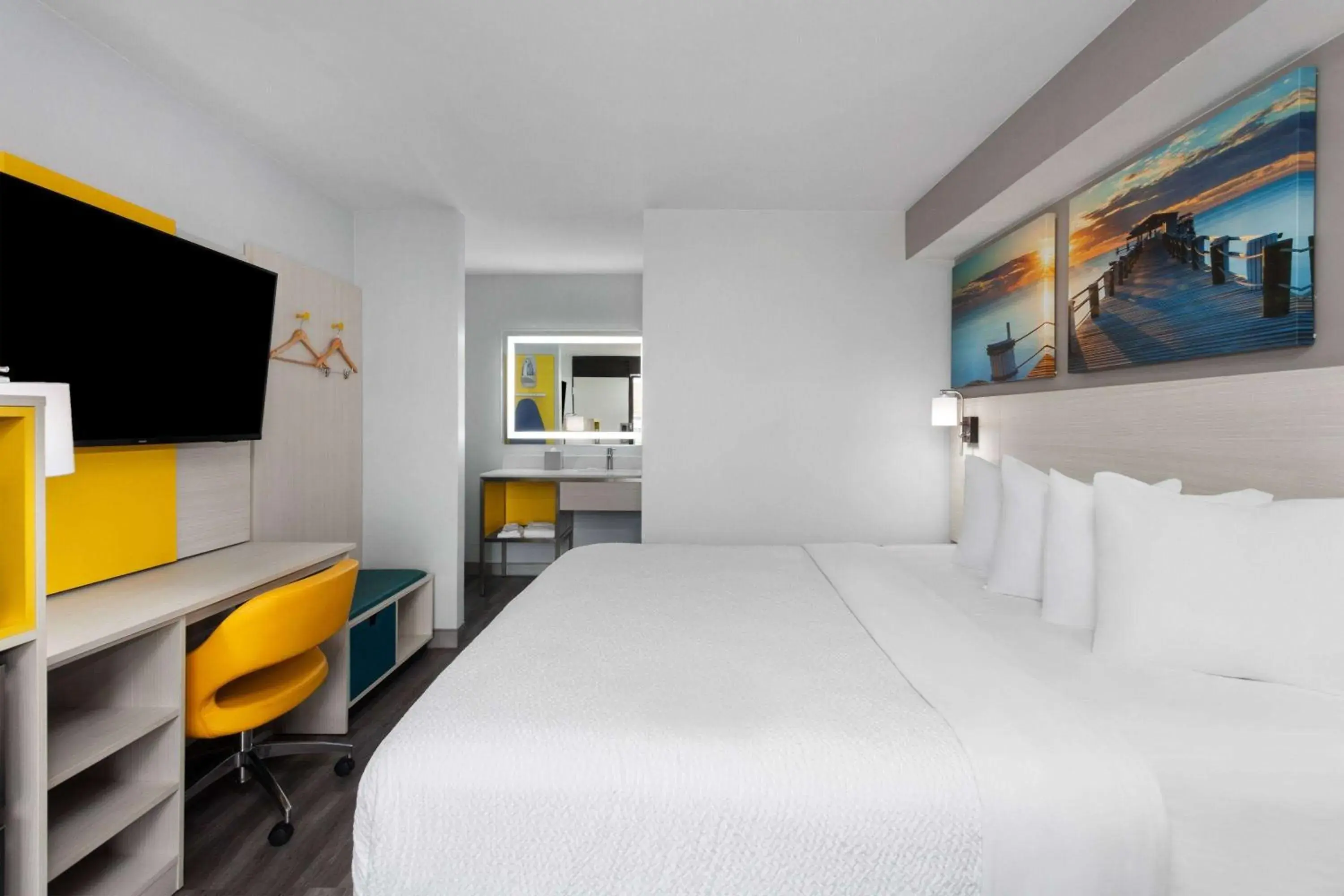 Photo of the whole room, Bed in Days-Inn by Wyndham Baltimore Northwest Photo of the whole room, Bed in Days-Inn by Wyndham Baltimore Northwest