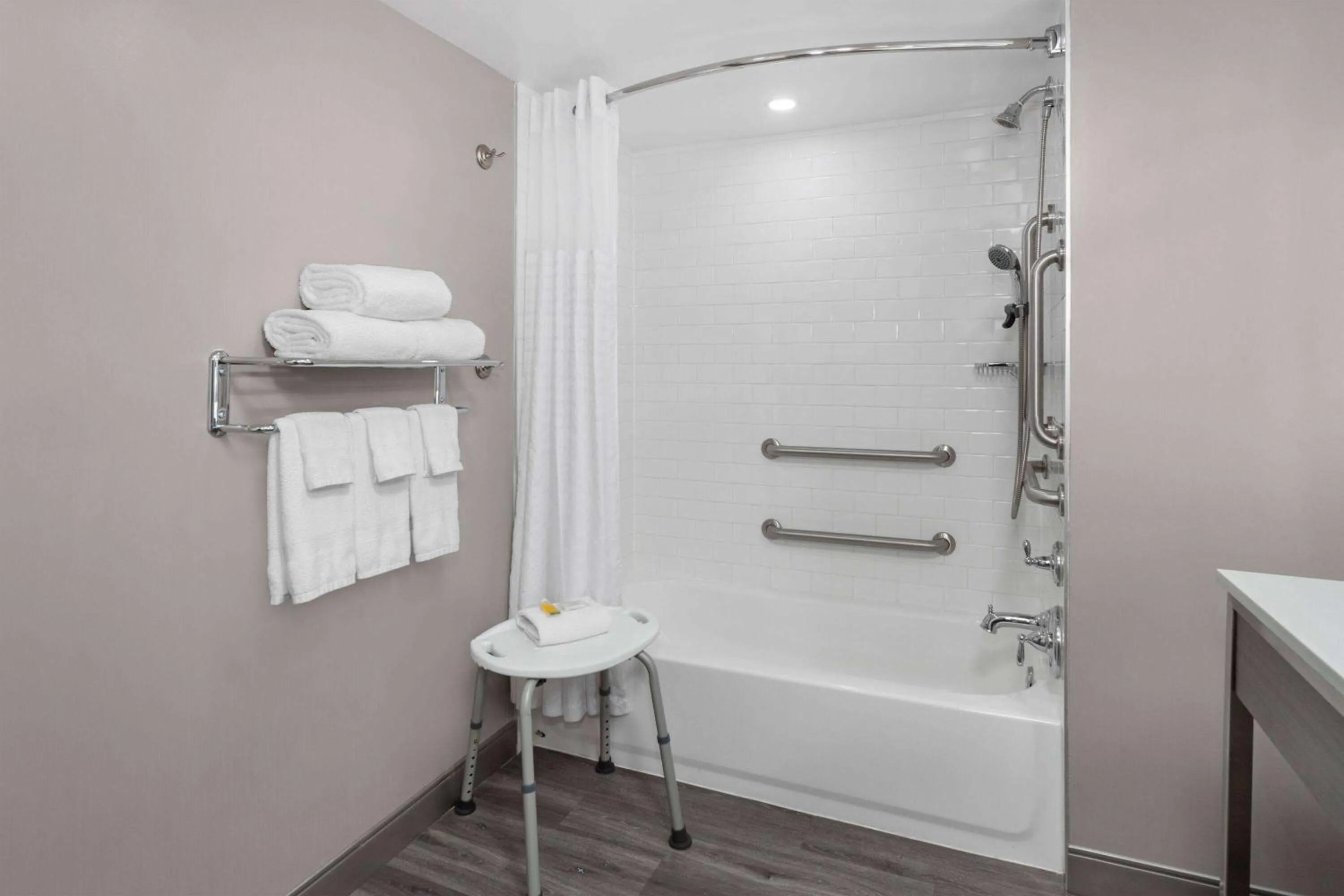 Bathroom in Days-Inn by Wyndham Baltimore Northwest