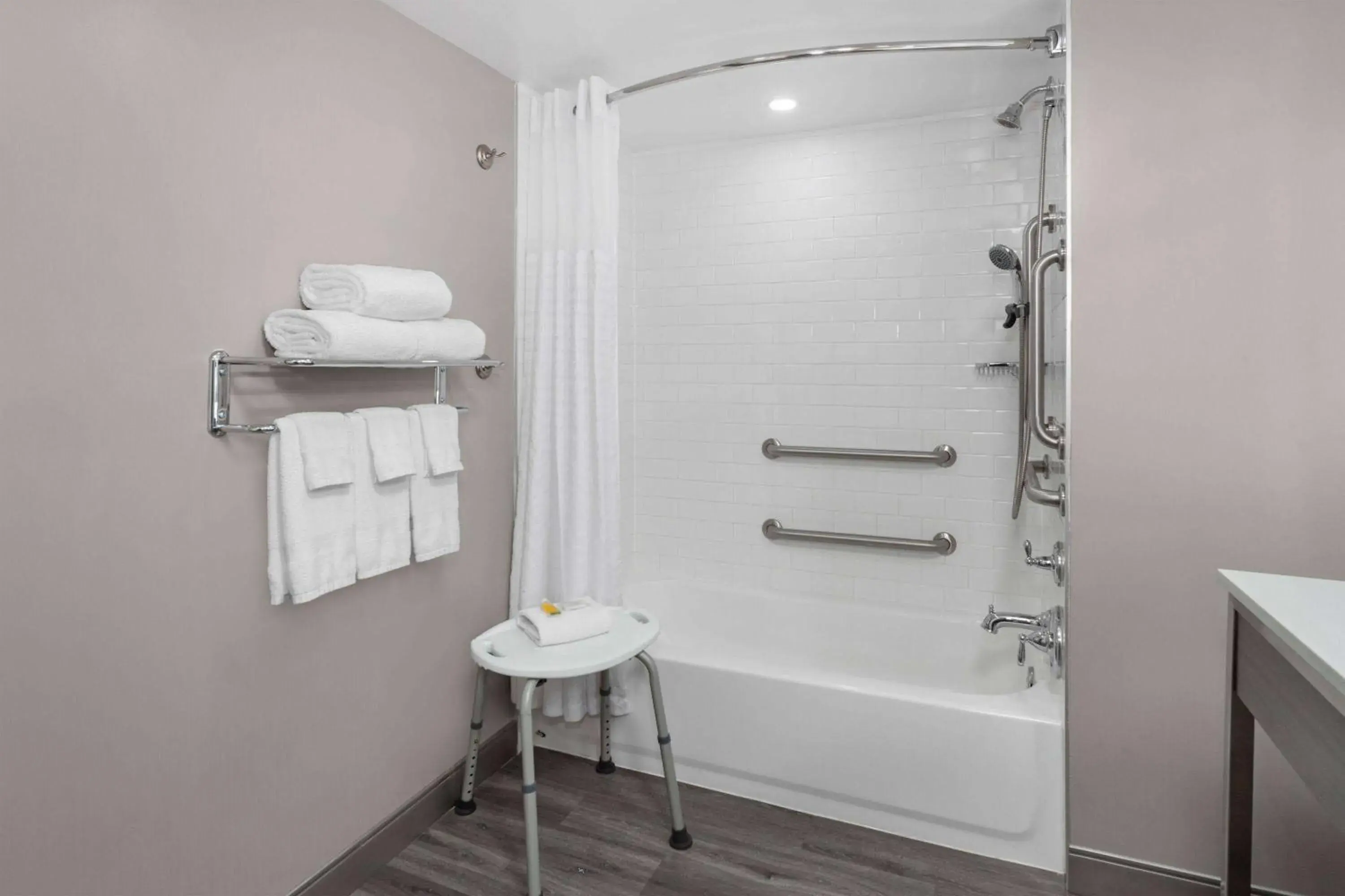 Bathroom in Days-Inn by Wyndham Baltimore Northwest Bathroom in Days-Inn by Wyndham Baltimore Northwest