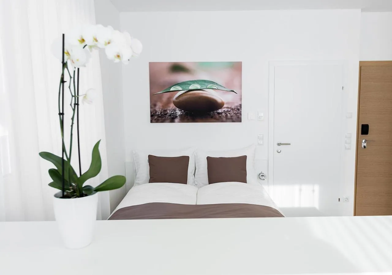 Bedroom, Bed in SHOME Hotel Graz I Self-Check-In I Free Parking