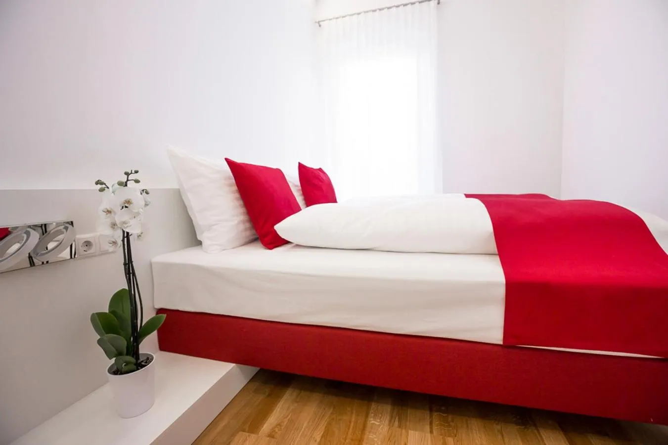 Bed in SHOME Hotel Graz I Self-Check-In I Free Parking