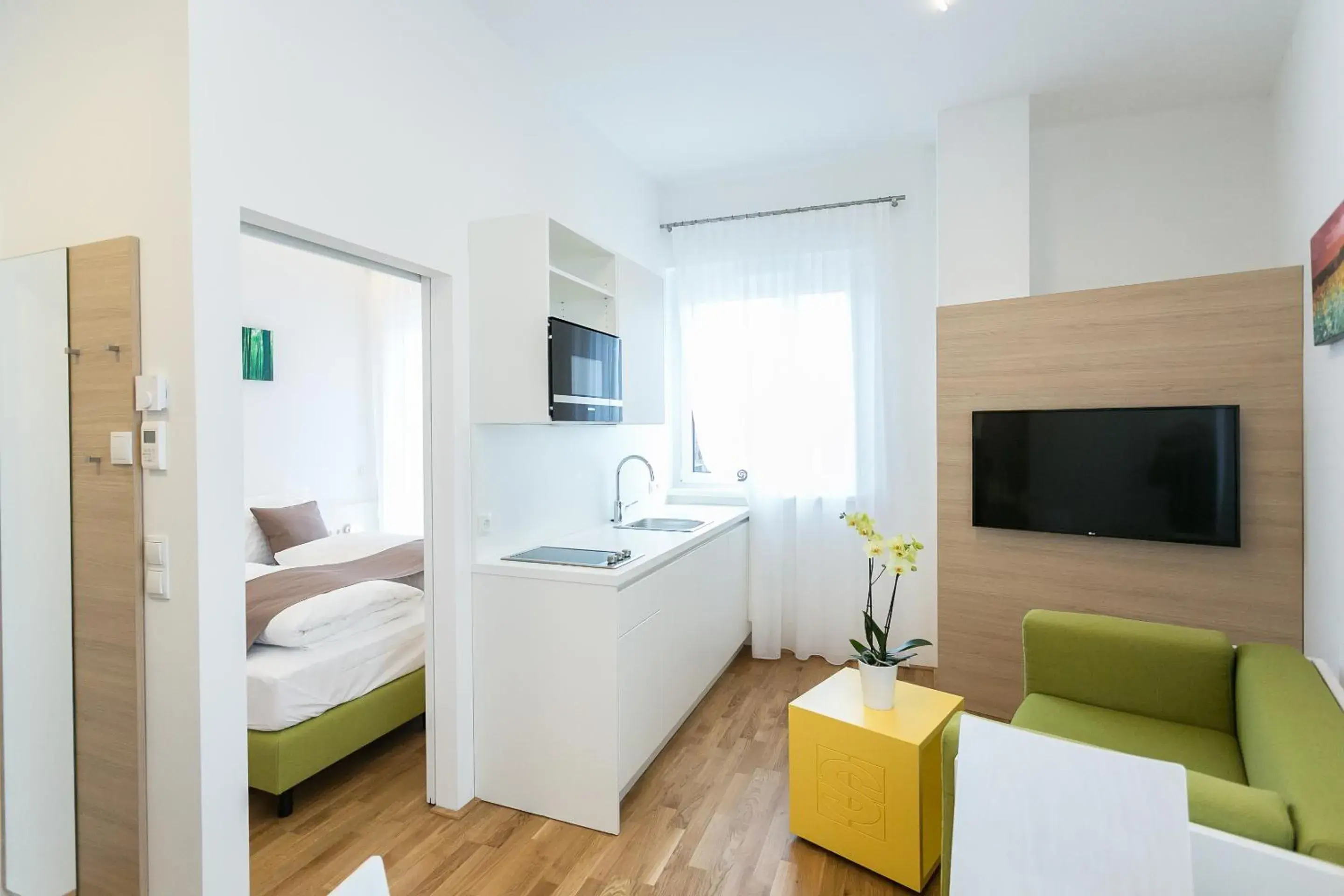 Junior Suite with Balcony in SHOME Hotel Graz I Self-Check-In I Free Parking Junior Suite with Balcony in SHOME Hotel Graz I Self-Check-In I Free Parking